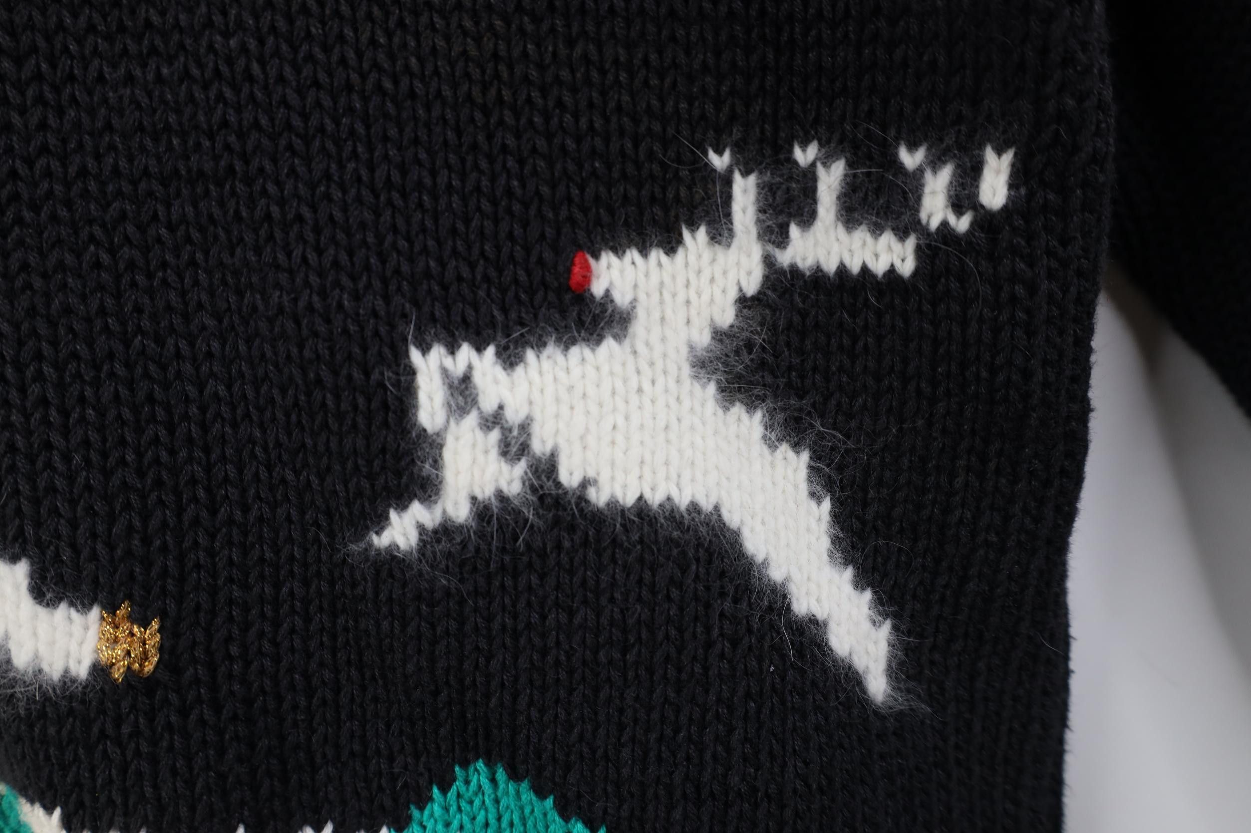 Vintage Vintage 90s Streetwear Christmas Reindeer All Over Sweater Size M / US 6-8 / IT 42-44 - 4 Thumbnail