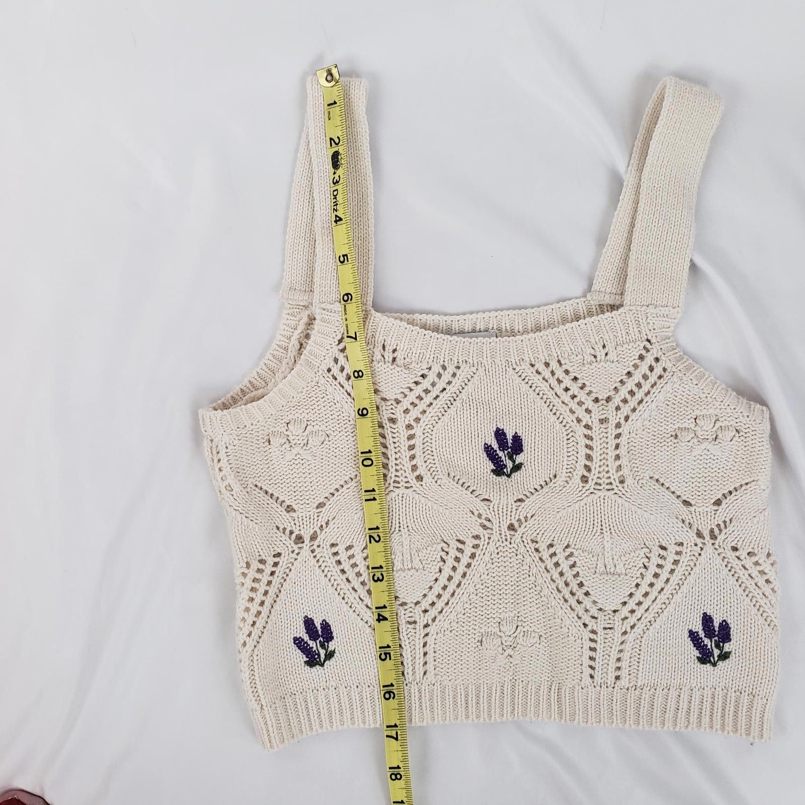 Designer Pink Rose Embroidered Crocheted Cream Crop Top Floral Detail Size S / US 4 / IT 40 - 7 Thumbnail
