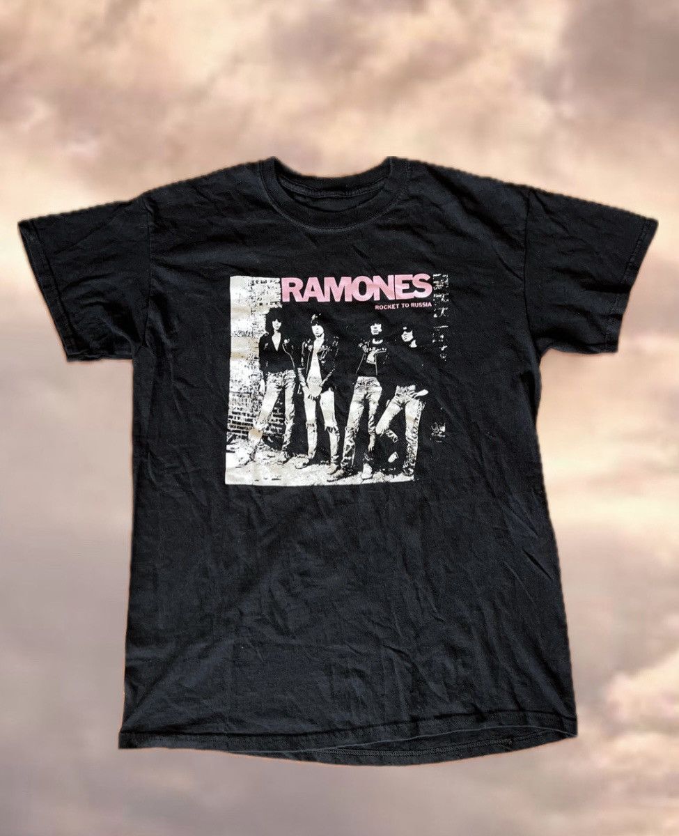 Band Tees × Vintage Ramones Rocket to Russia Tee vtg Size US M / EU 48-50 / 2 - 1 Thumbnail