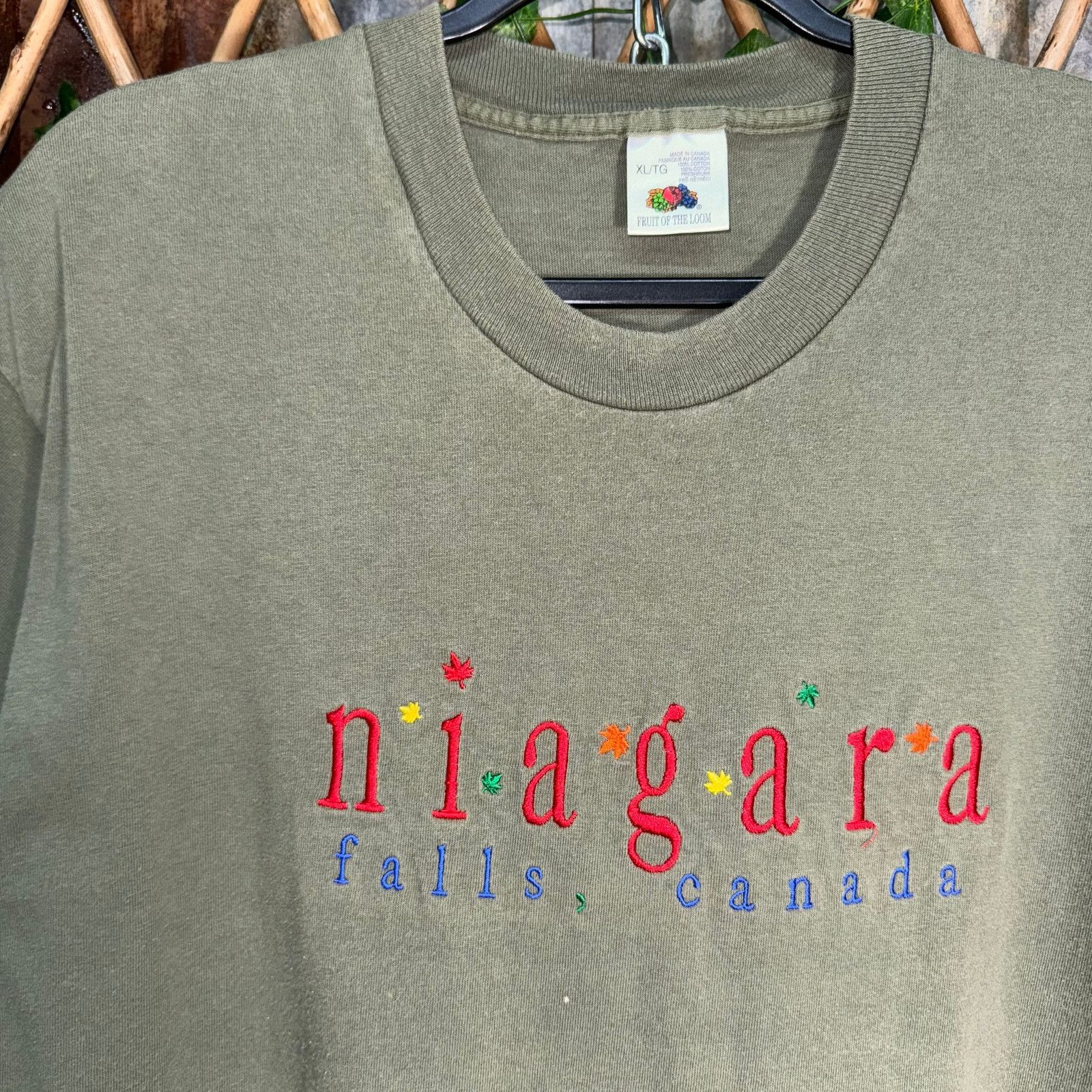 Fruit Of The Loom Vintage Y2K Niagara Falls Canada embroider 1990s tour tshirt Size US XL / EU 56 / 4 - 2 Thumbnail