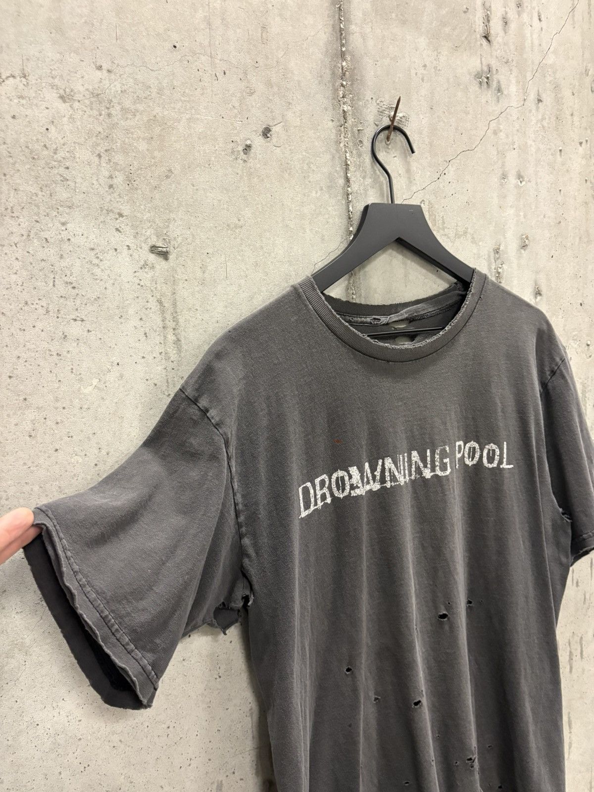 Band Tees Vintage Drowning Pool Shirt Thrashed Faded Grunge Band Size US L / EU 52-54 / 3 - 5 Thumbnail