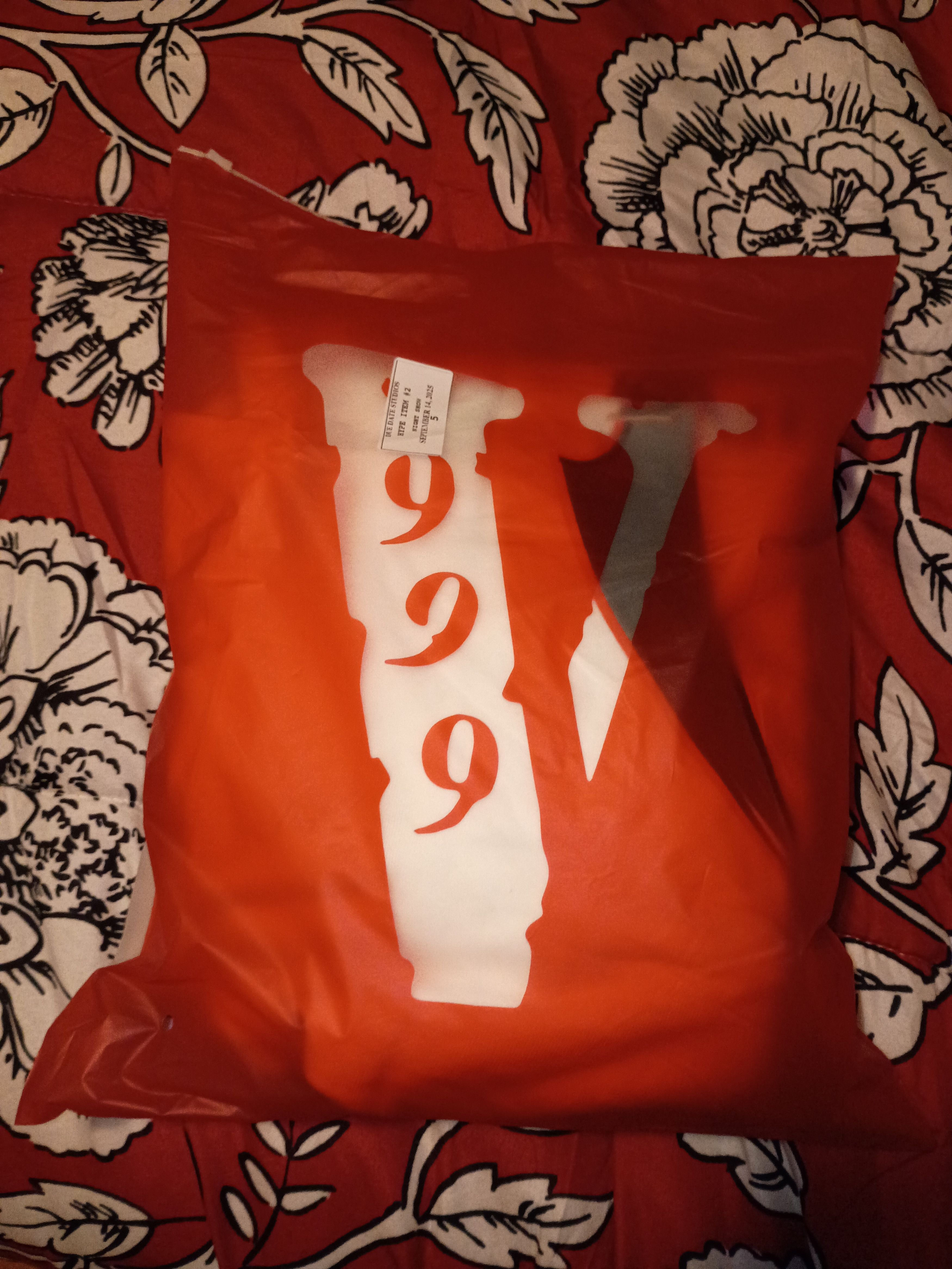 Vlone Vlone juice wrld Size US M / EU 48-50 / 2 - 1 Thumbnail