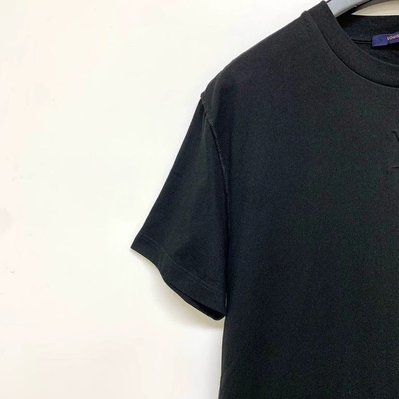 Louis Vuitton Louis Vuitton Black embossed logo short sleeve Size US L / EU 52-54 / 3 - 5 Thumbnail