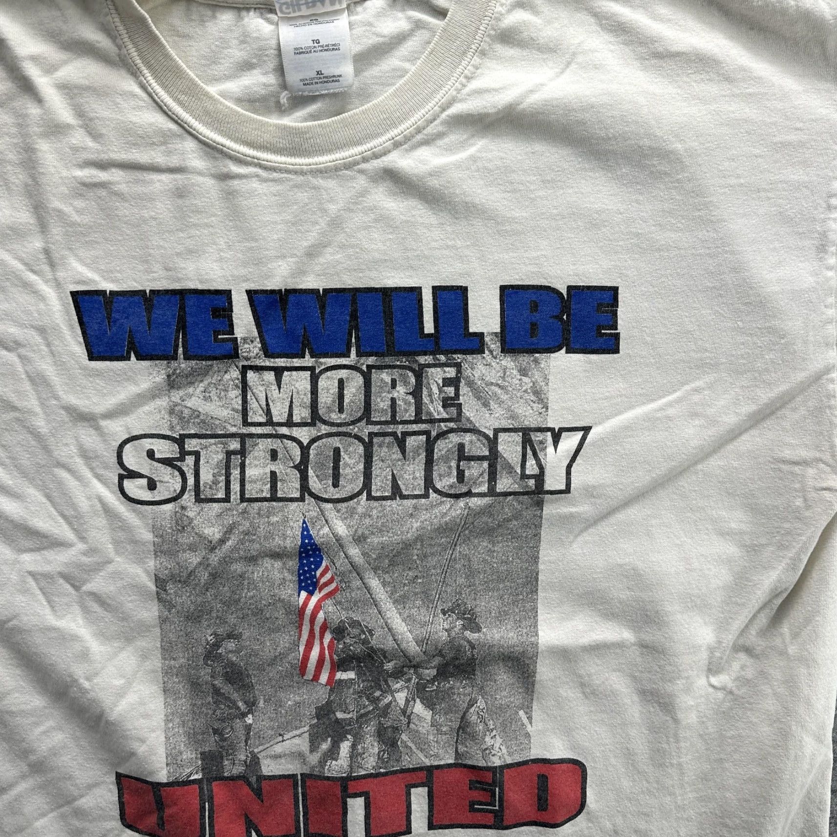 Gildan Graphic United We Stand Shirt Mens XL White American Flag 9/11 Firefighters Size US XL / EU 56 / 4 - 4 Thumbnail