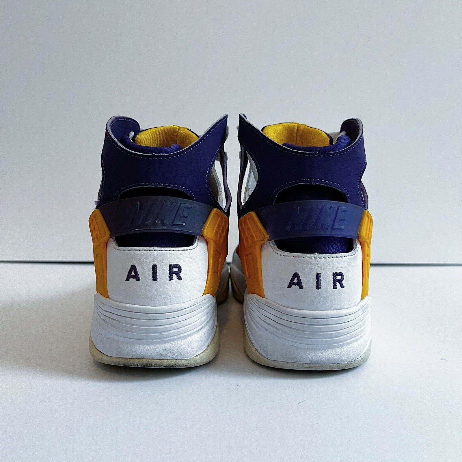 Nike 2015 Nike Air Flight Huarache Kobe Rare 705005 101 Sz 8.5 Size US 8.5 / EU 41-42 - 5 Thumbnail