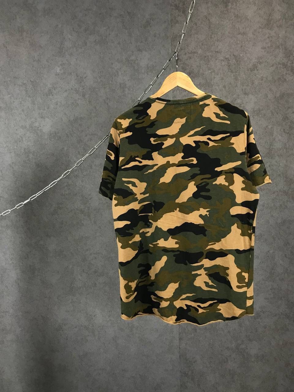 True Religion True Religion japanese v neck camo tee Size US L / EU 52-54 / 3 - 8 Thumbnail
