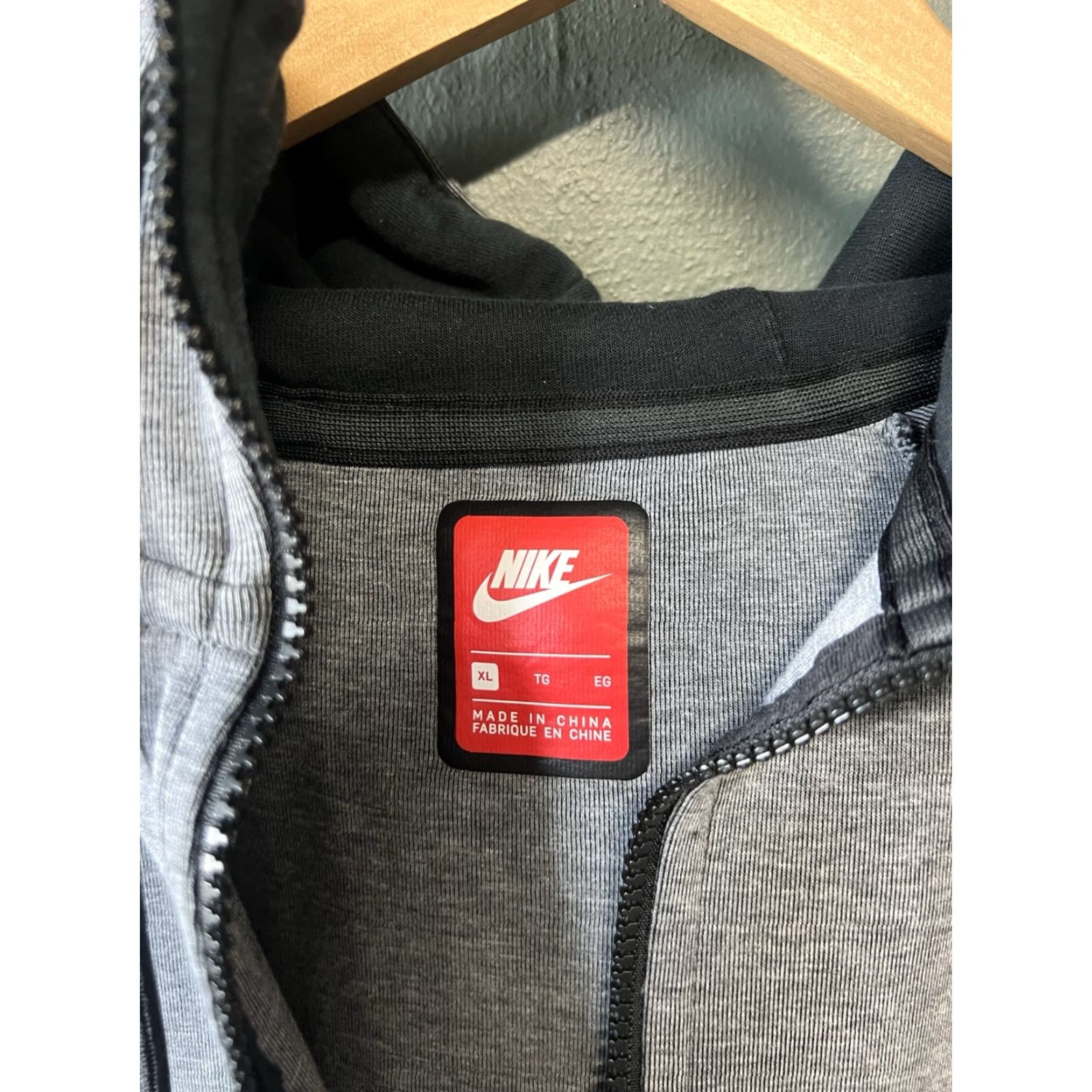 Nike Nike Hoodie Mens XL Gray Full Zip Sweatshirt Windrunner Sport Fleece Logo Zipper 30in Pit to Pit 24in Length 30in Size US XL / EU 56 / 4 - 3 Thumbnail