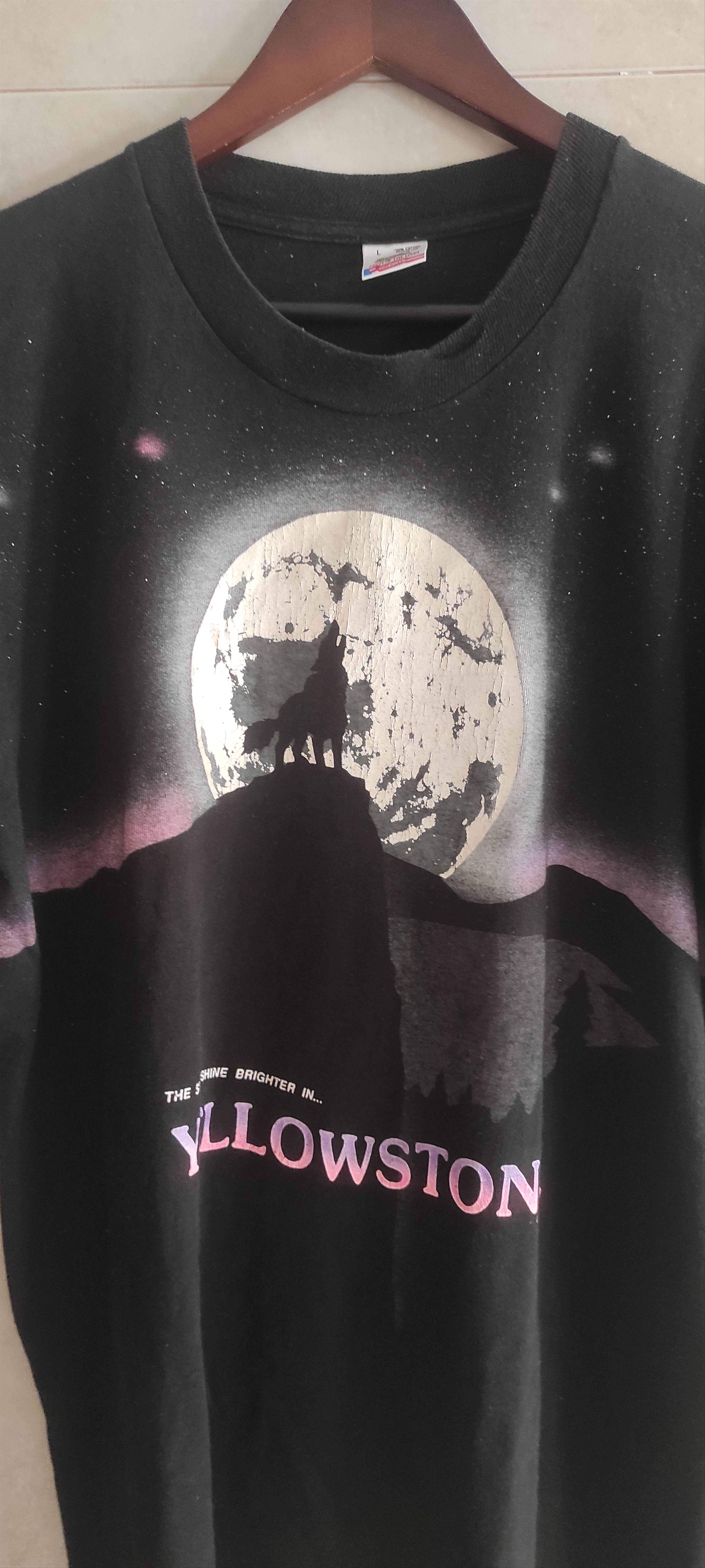 Fruit Of The Loom VTG 90s Yellowstone Wolf AOP Shirt Made In USA Size US L / EU 52-54 / 3 - 4 Thumbnail