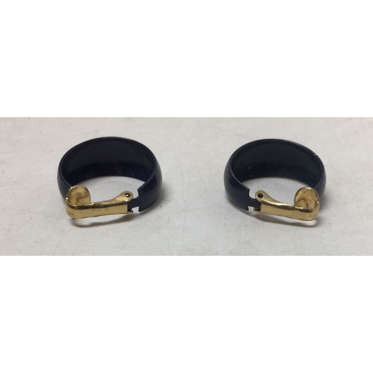 Other Women's Vintage Chunky Navy Blue and Gold tone Hoop Clip On Size ONE SIZE - 3 Thumbnail