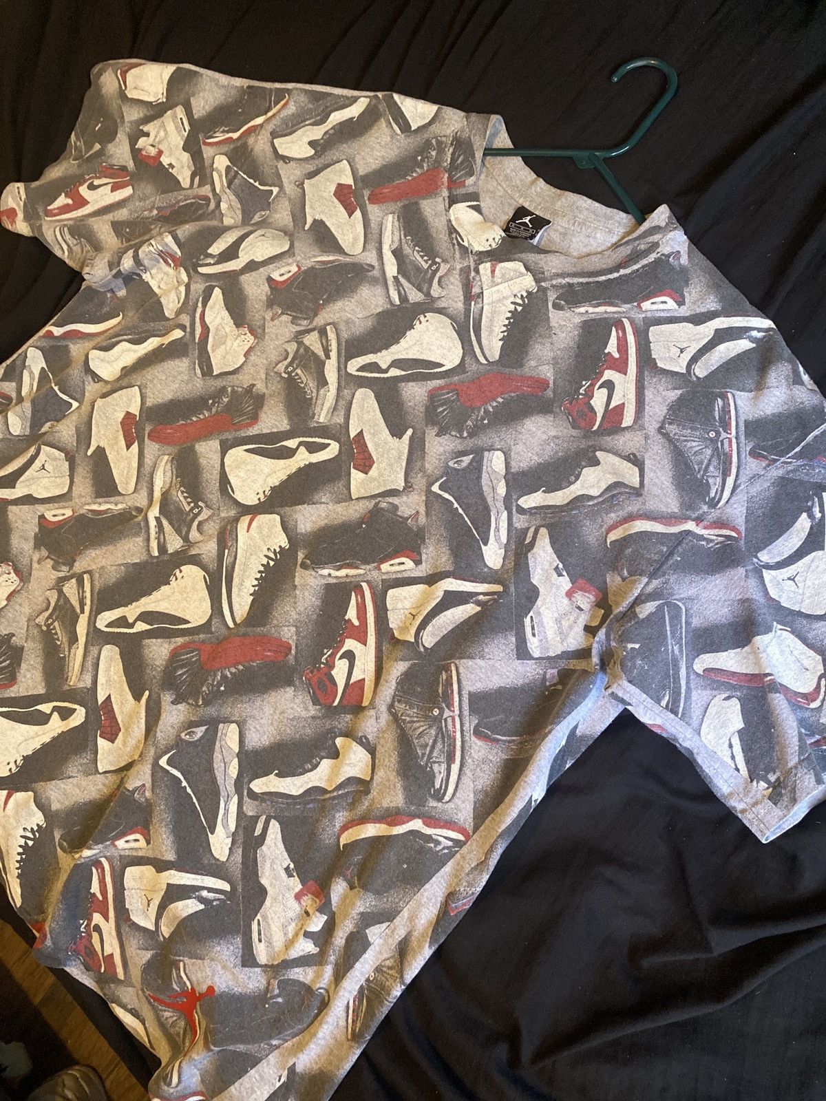 Other Vintage Nike Air Jordan All Over Print Sneaker T-Shirt Grey Size US XL / EU 56 / 4 - 1 Thumbnail