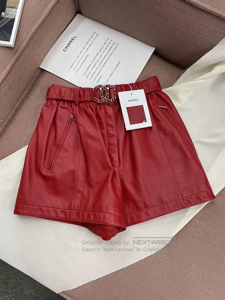 Chanel Chanel Red sheepskin double C belt shorts Size 24" / US 00 / IT 34 - 1 Thumbnail