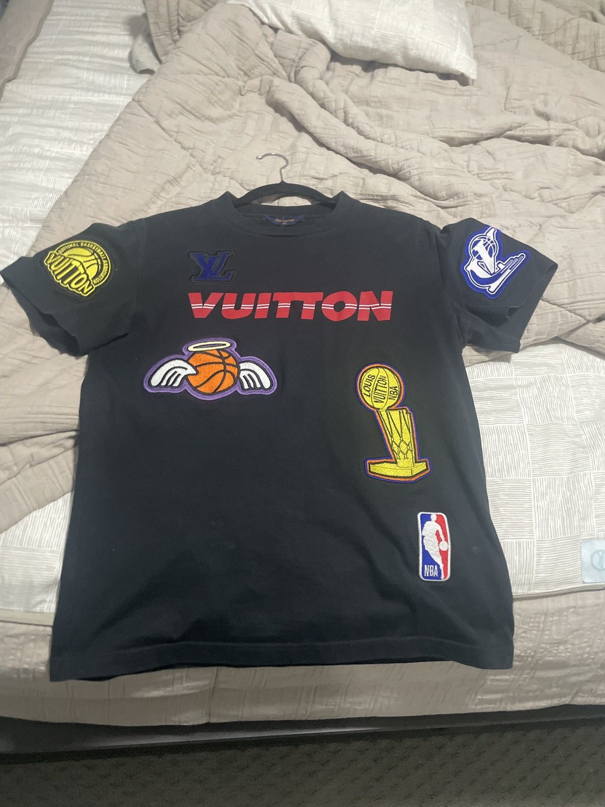 Louis Vuitton NBA コラボ TシャツLOUIS VUITTON NBAコラボワッペン 