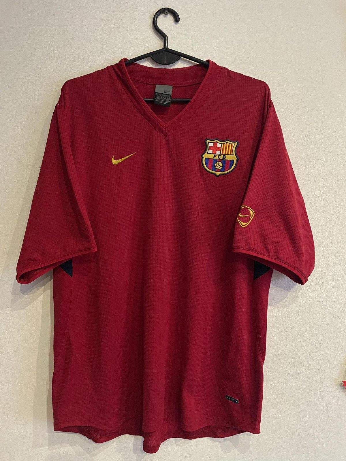 Nike 2003-04 Barcelona Nike Training Shirt - 9/10 - (L) Size US L / EU 52-54 / 3 - 1 Thumbnail