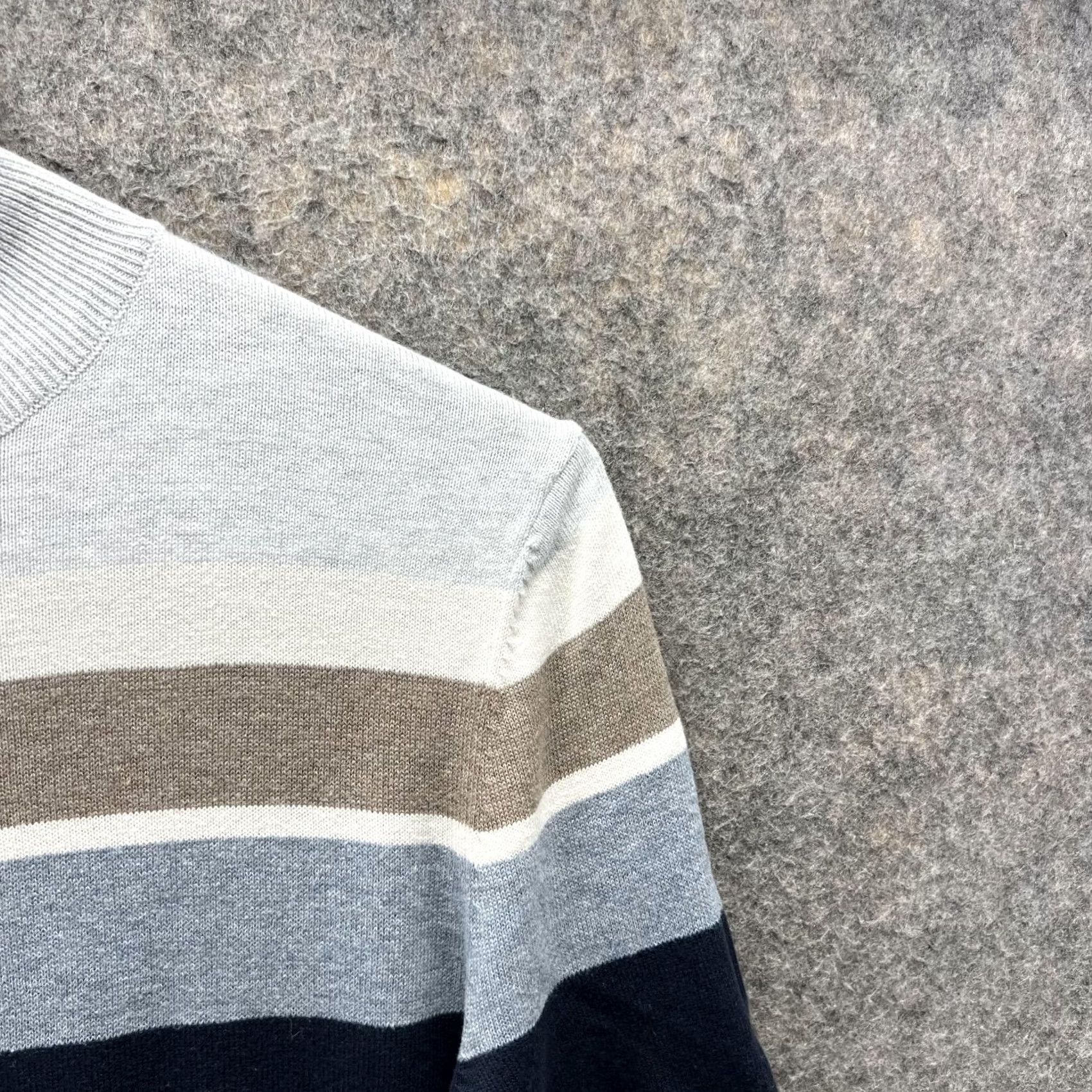 Burton VINTAGE Burton Sweater Men Small Adult White Blue Pullover Turtleneck Cotton London Size US S / EU 44-46 / 1 - 5 Thumbnail