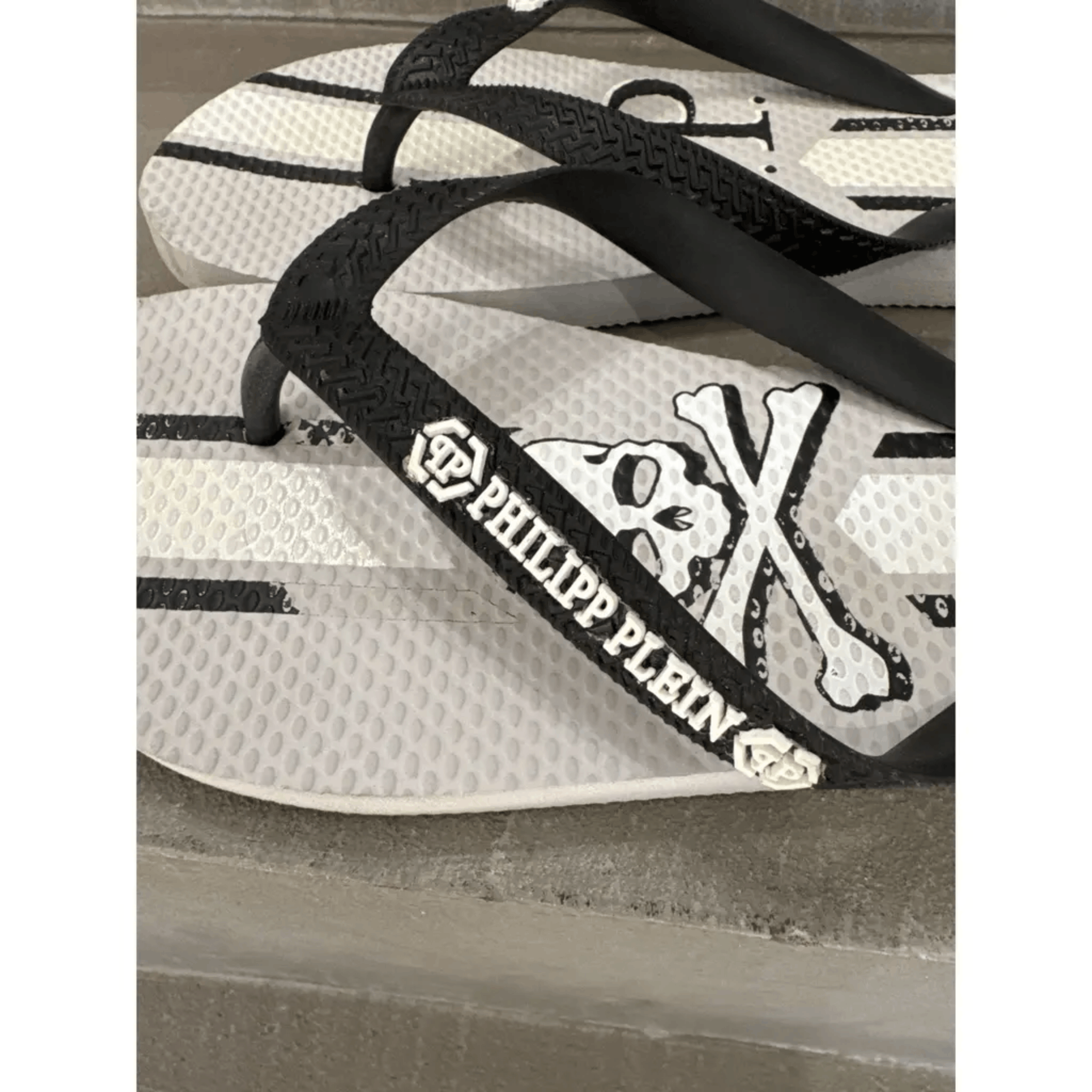 Philipp Plein Philipp Plein Skull Flip Flops Size US 7 / IT 37 - 2 Thumbnail