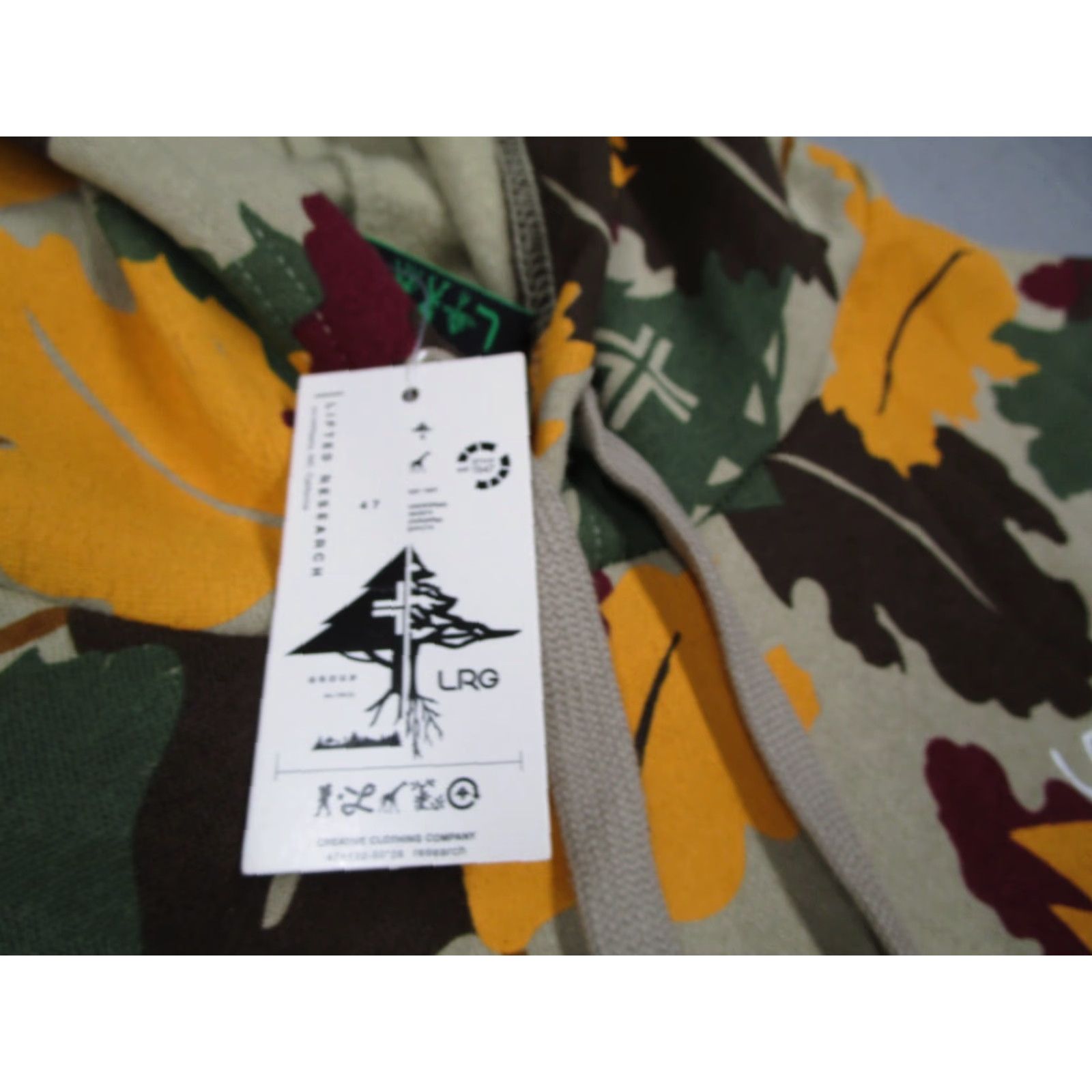 KangaROOS VINTAGE Lifted Research Group Hoodie Shirt Mens Medium Green Camo Leaf Pullover Fleece Kangaroo Pocket 90s Hip Hop Basketball Mens Size US M / EU 48-50 / 2 - 3 Thumbnail