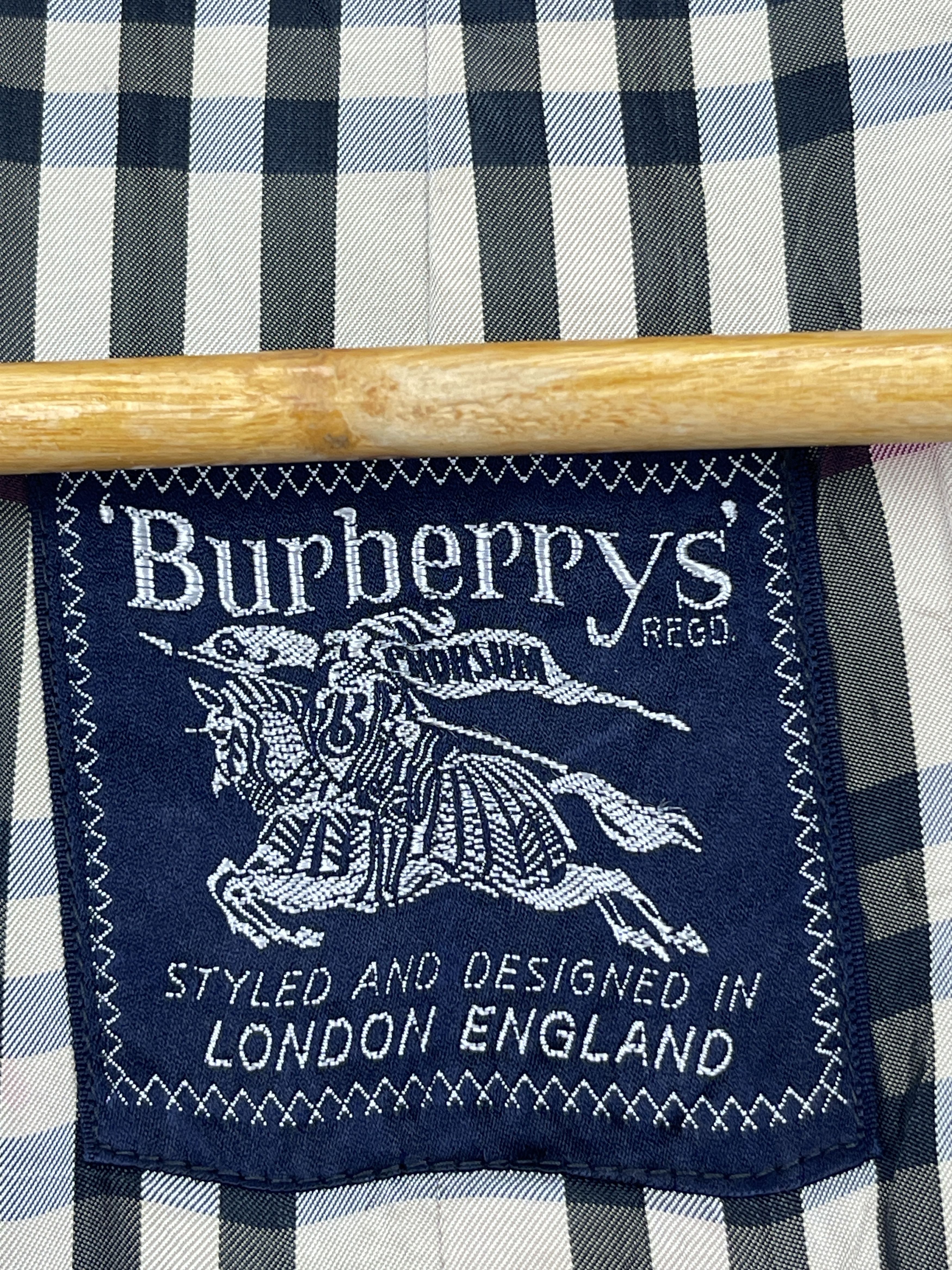 Burberry Vintage Burberry London Novacheck Trench Coat Jacket JA0093 Size US S / EU 44-46 / 1 - 6 Thumbnail