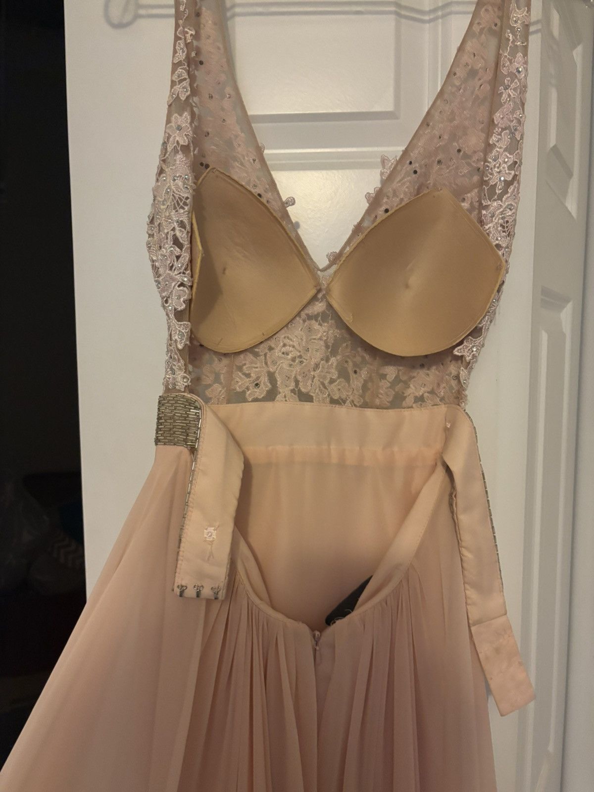 Designer Nude/Peach Formal Gown Backless Embellished Lace Like New 4 Size S / US 4 / IT 40 - 6 Thumbnail