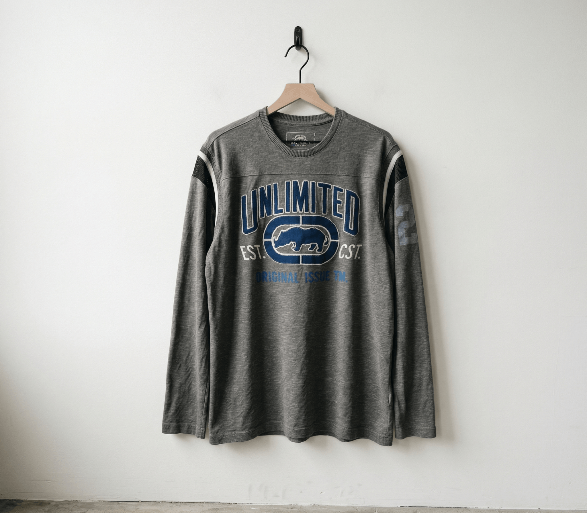 Ecko Unltd. Ecko Unltd Vintage Y2K Embroidered Badge Sweatshirt Men L Size US L / EU 52-54 / 3 - 1 Thumbnail