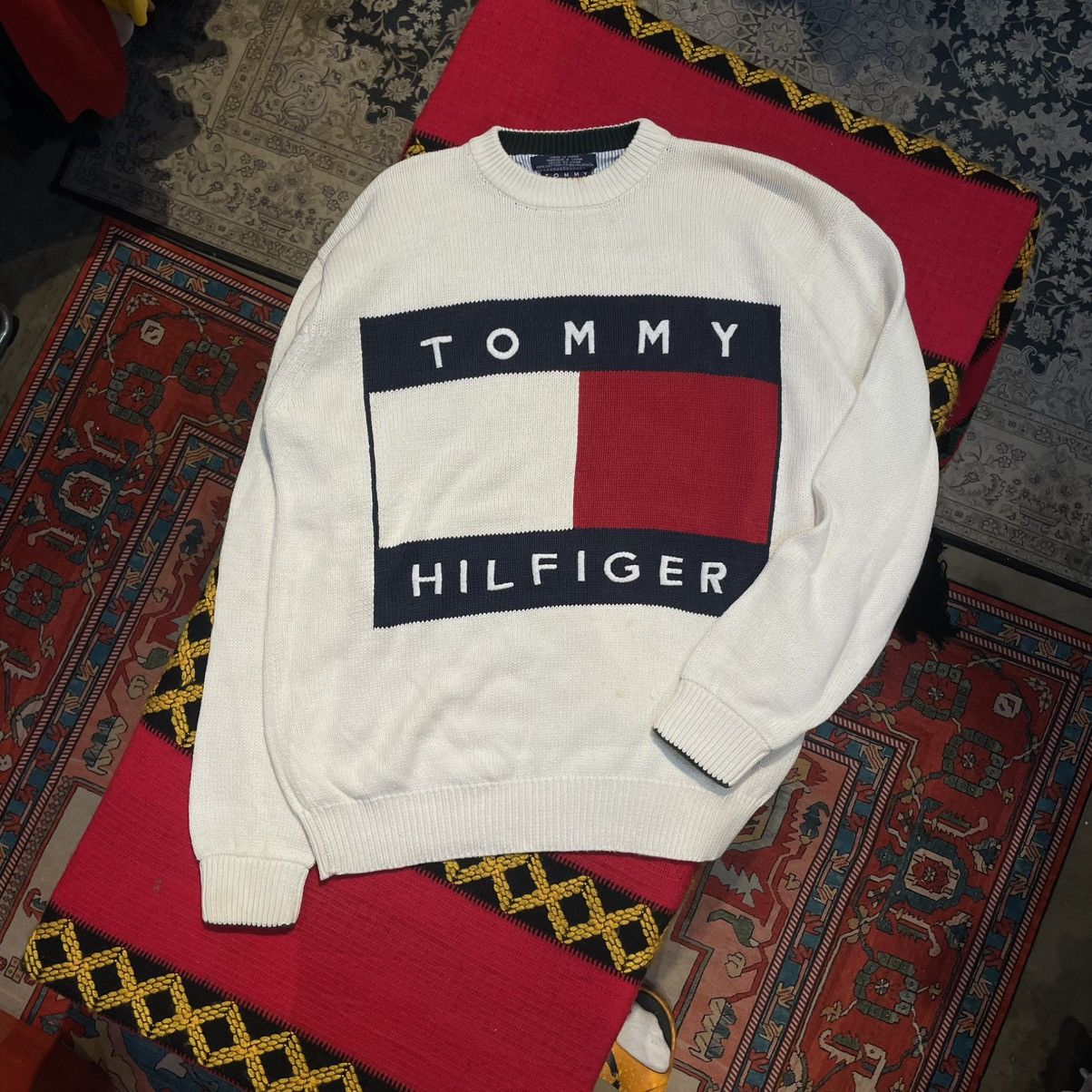 Tommy Hilfiger Vintage Knitwear Embroidery Tommy Hilfiger Size US L / EU 52-54 / 3 - 1 Thumbnail