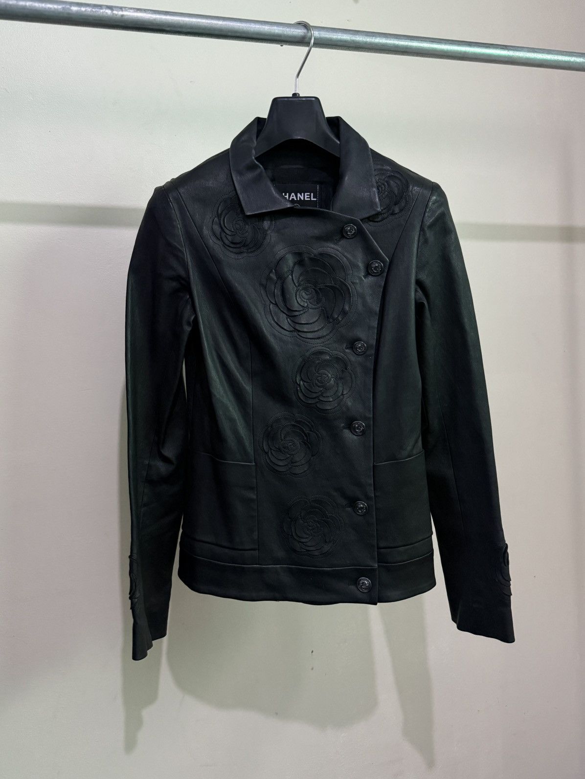 Chanel Chanel Camellia Leather Pre-Fall 2010 Paris-Shanghai Runway Size XS / US 0-2 / IT 36-38 - 1 Thumbnail