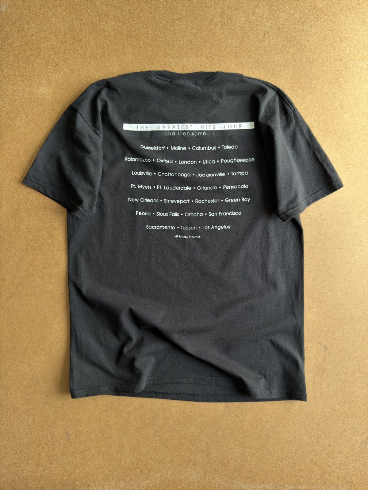 Band Tees Vintage 1993 Barry Manilow Live in Concert Lee Tour Tee Size US XL / EU 56 / 4 - 2 Thumbnail