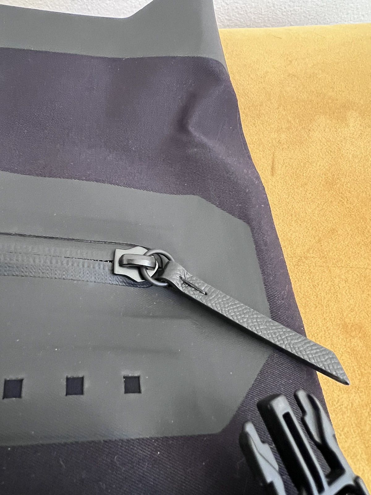 Maison Margiela $1.8K solar-powered device-charging waterproof backpack, IT Size ONE SIZE - 14 Thumbnail