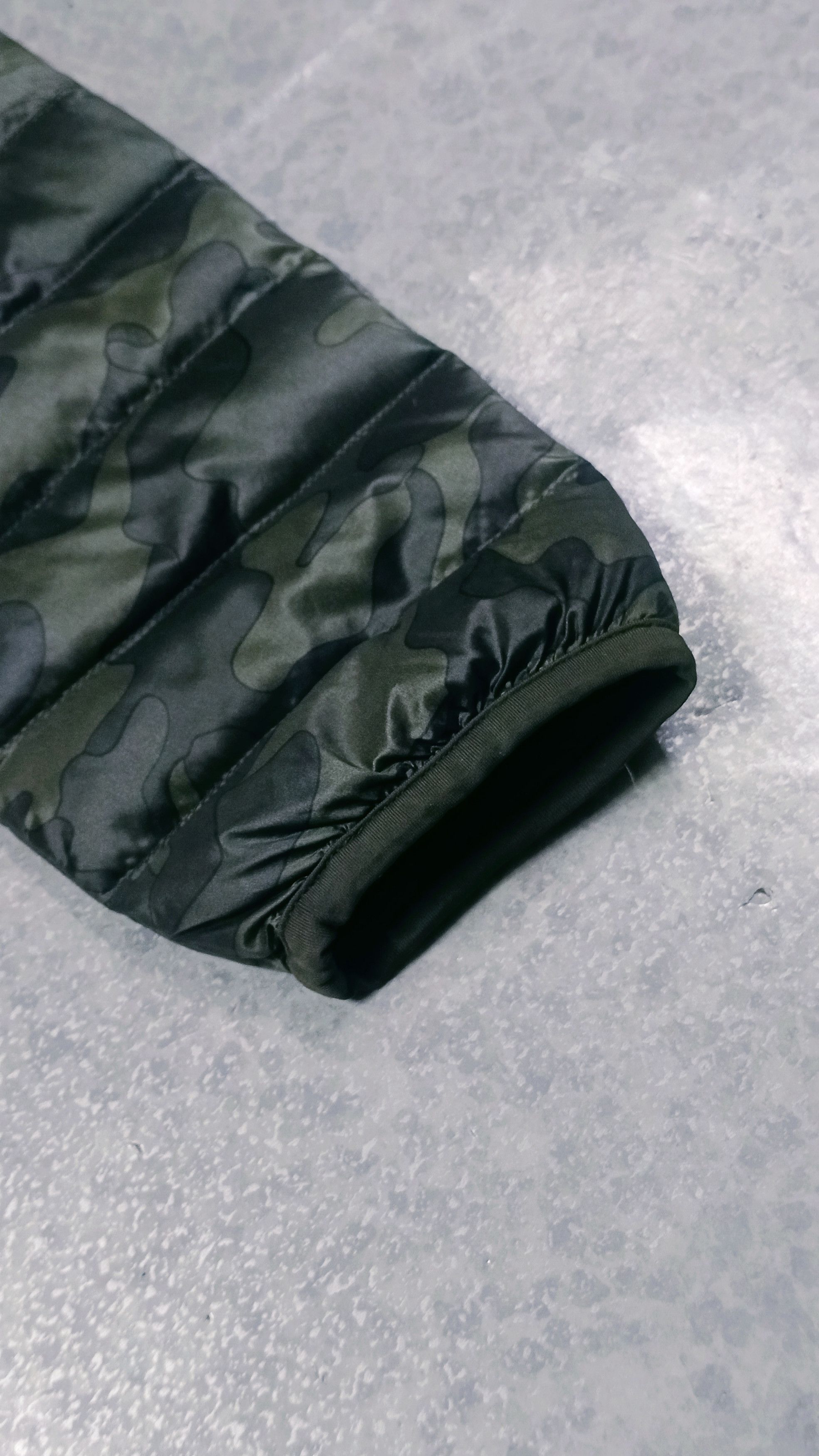 Uniqlo Uniqlo Camouflage Light Down Jacket Size US M / EU 48-50 / 2 - 7 Thumbnail
