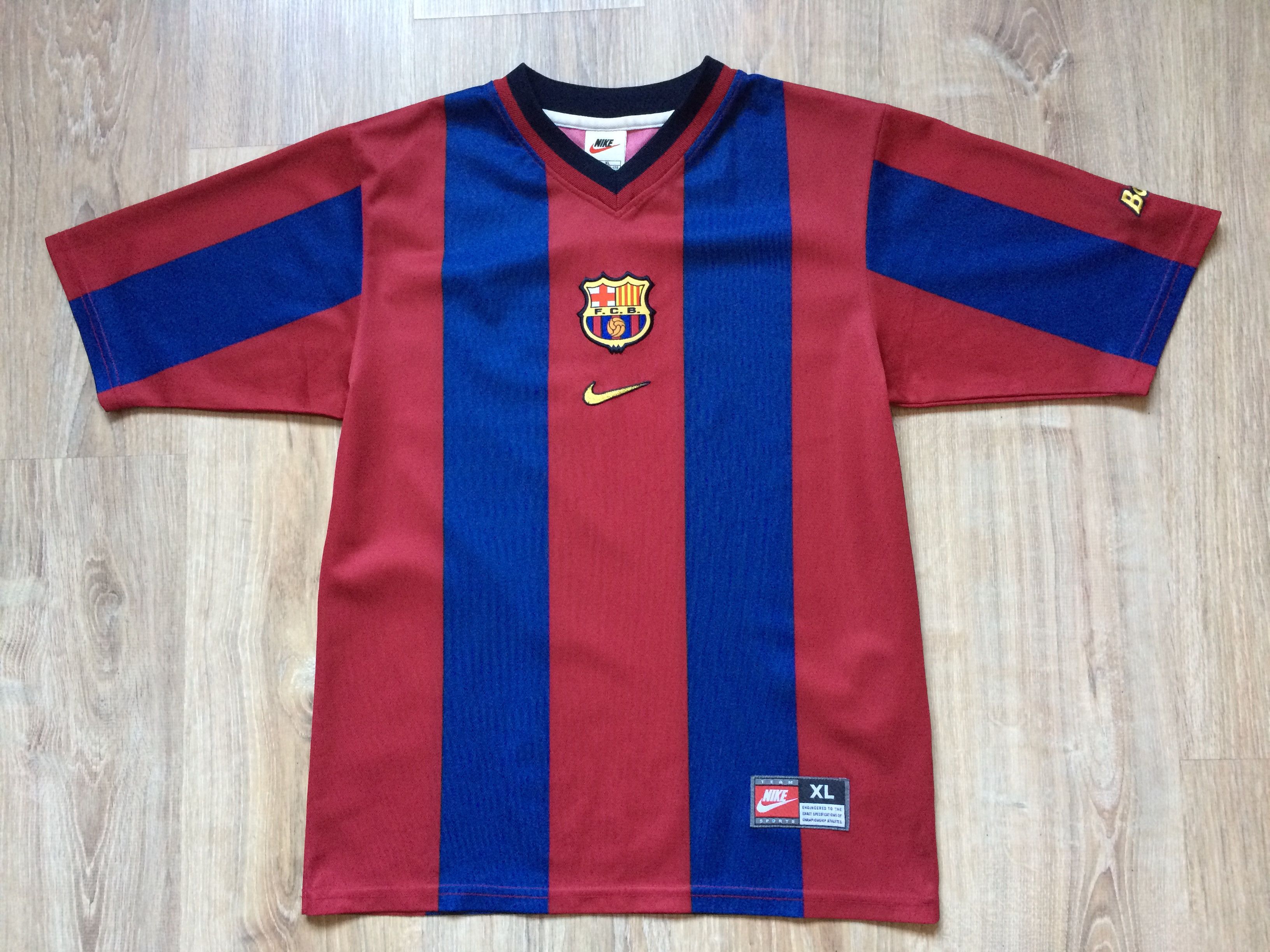 Nike Vintage Youth Nike Barcelona Basic Home Jersey 1998-2000 Size US XXS / EU 40 - 3 Thumbnail