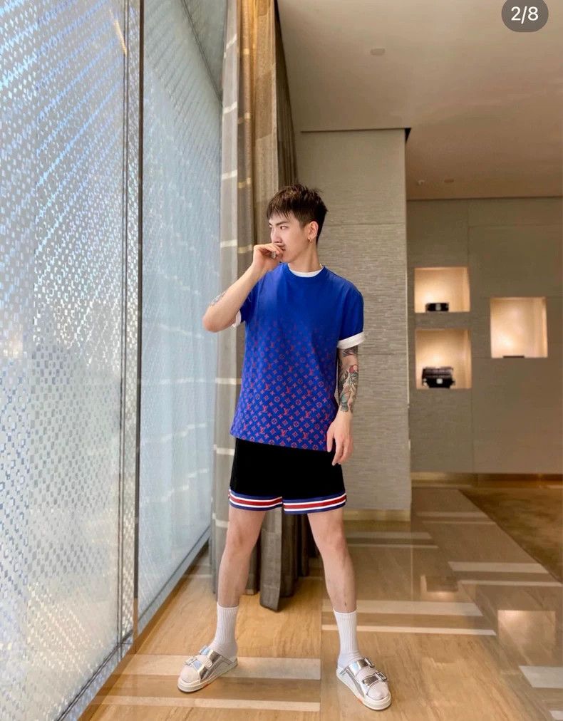Louis Vuitton Louis Vuitton Blue gradient short sleeve Size US M / EU 48-50 / 2 - 8 Thumbnail