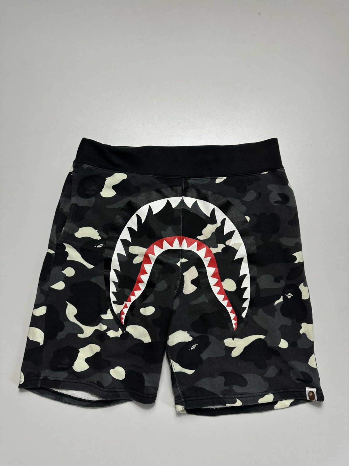 Bape Bape Glow In Dark Camo Shark shorts Size US 34 / EU 50 - 1 Thumbnail