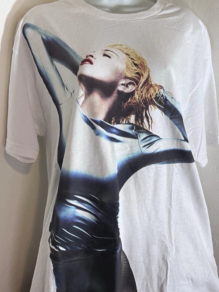 Madonna The Celebration Tour T-shirt Size L White crew