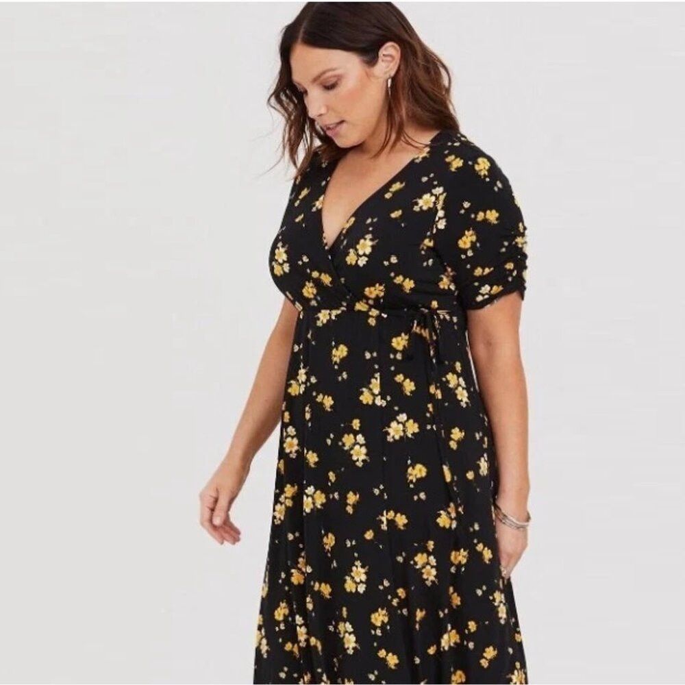 Torrid New Torrid Faux Wrap Black Floral Short Sleeve Dress Size 4 Size 4XL / US 24-26 - 2 Thumbnail