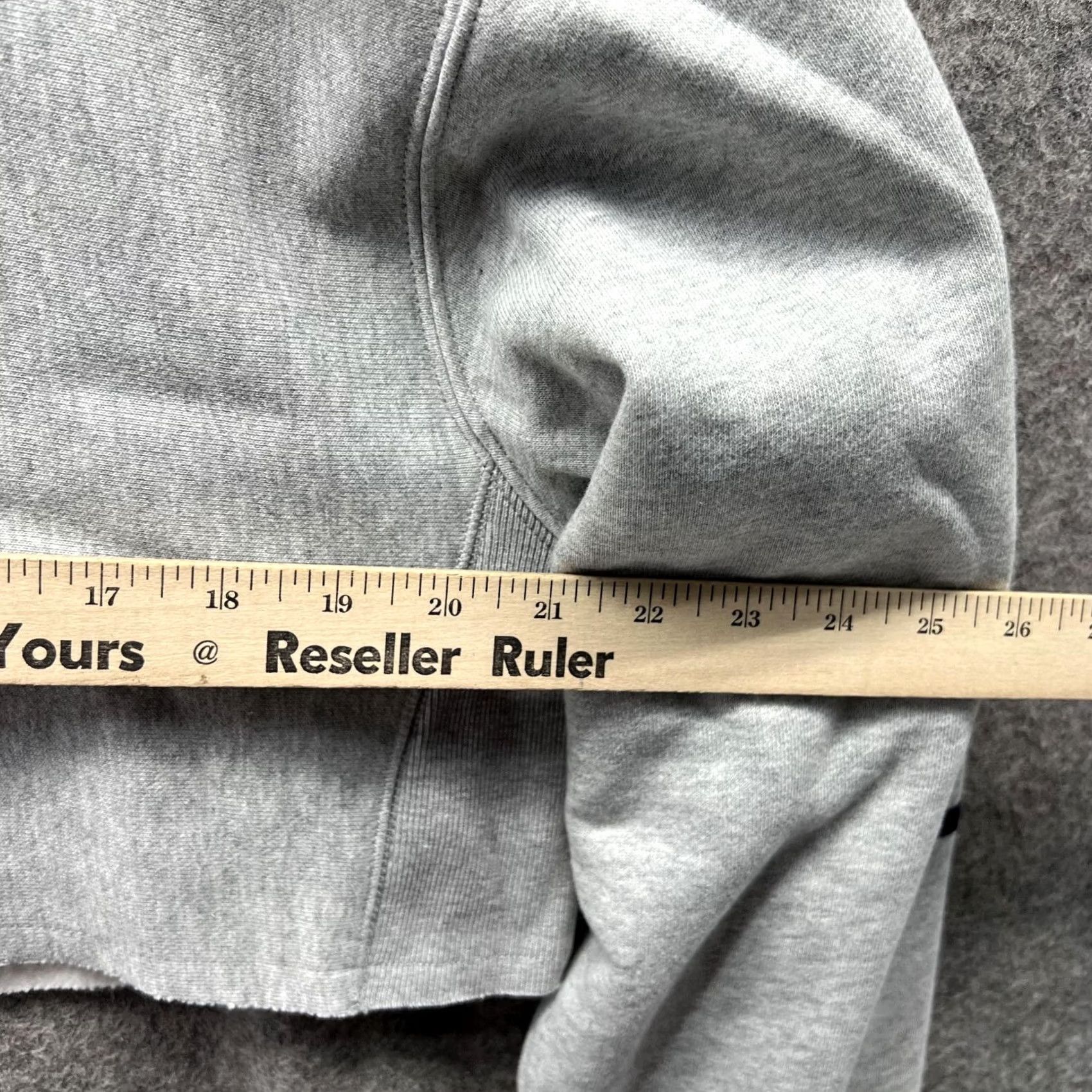 Champion VINTAGE Champion Sweater Women Small Gray Pullover Cropped Reverse Weave Big C Crew Neck Long Sleeve Size S / US 4 / IT 40 - 7 Thumbnail
