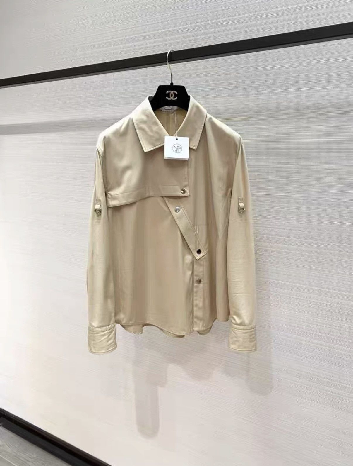 Hermes Hermès Classic Khaki Irregular Long Sleeve Shirt J33 Size XS / US 0-2 / IT 36-38 - 1 Thumbnail