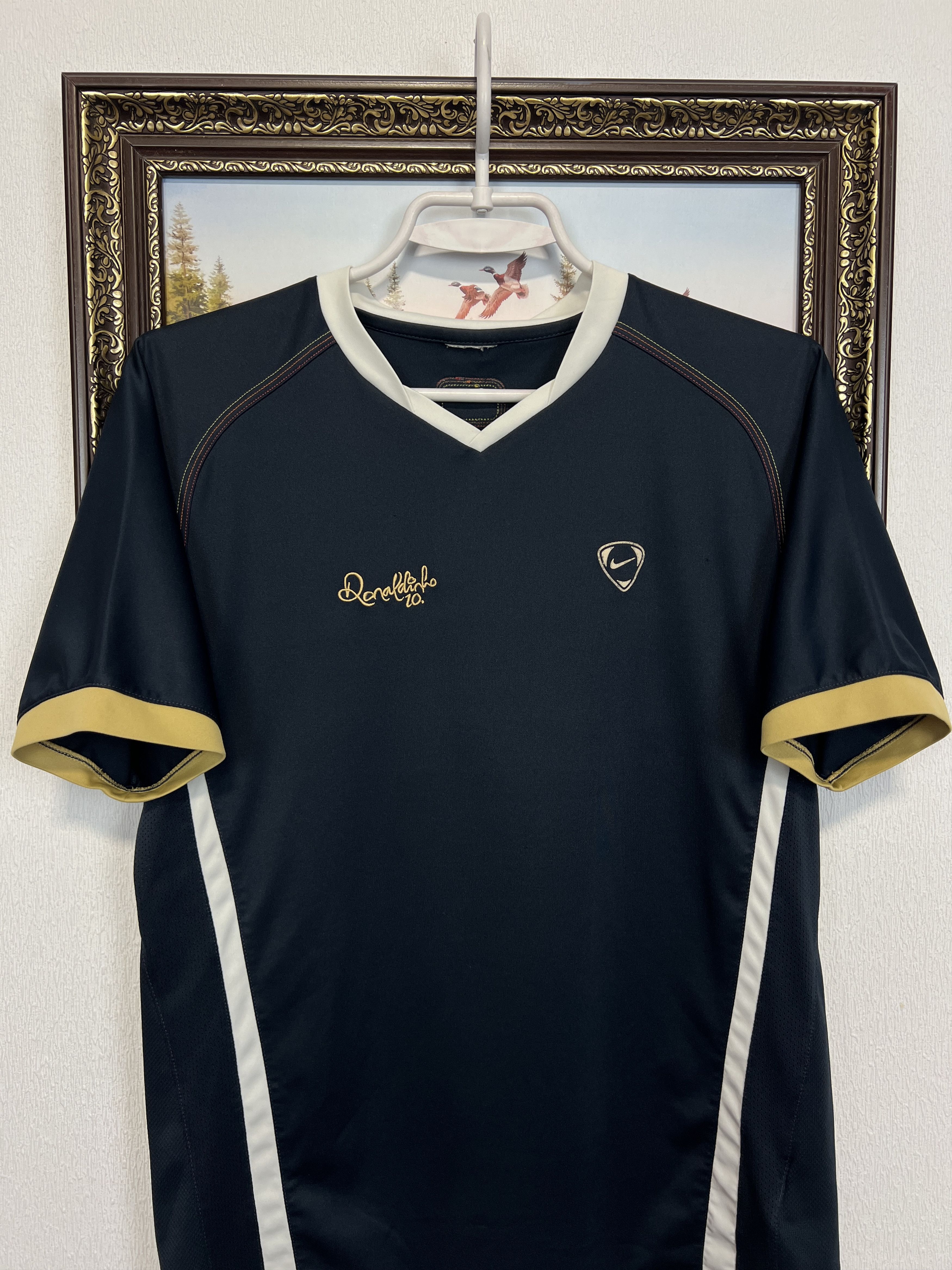 Nike R10 Ronaldinho Football Train Shirt Soccer Jersey Trikot Size US XS / EU 42 / 0 - 2 Thumbnail