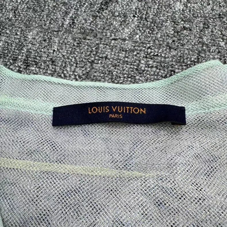 Louis Vuitton Louis Vuitton Organza Show Short Sleeves Size US XS / EU 42 / 0 - 4 Thumbnail