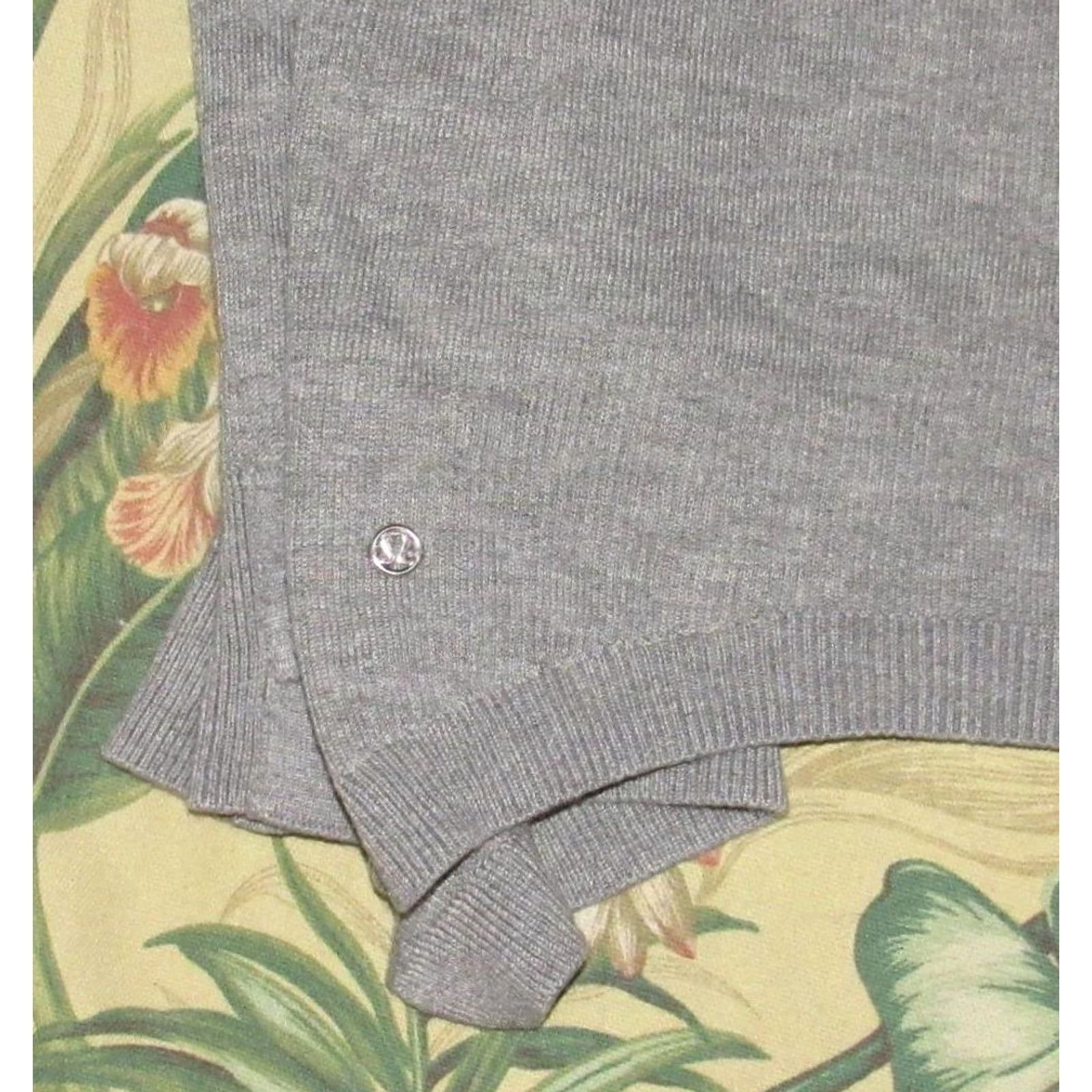 Lululemon LULULEMON Grey Hooded Reversible Wrap Sweater M/L - Women - Gray - Wrap - Sweater - M/L Size M / US 6-8 / IT 42-44 - 3 Thumbnail