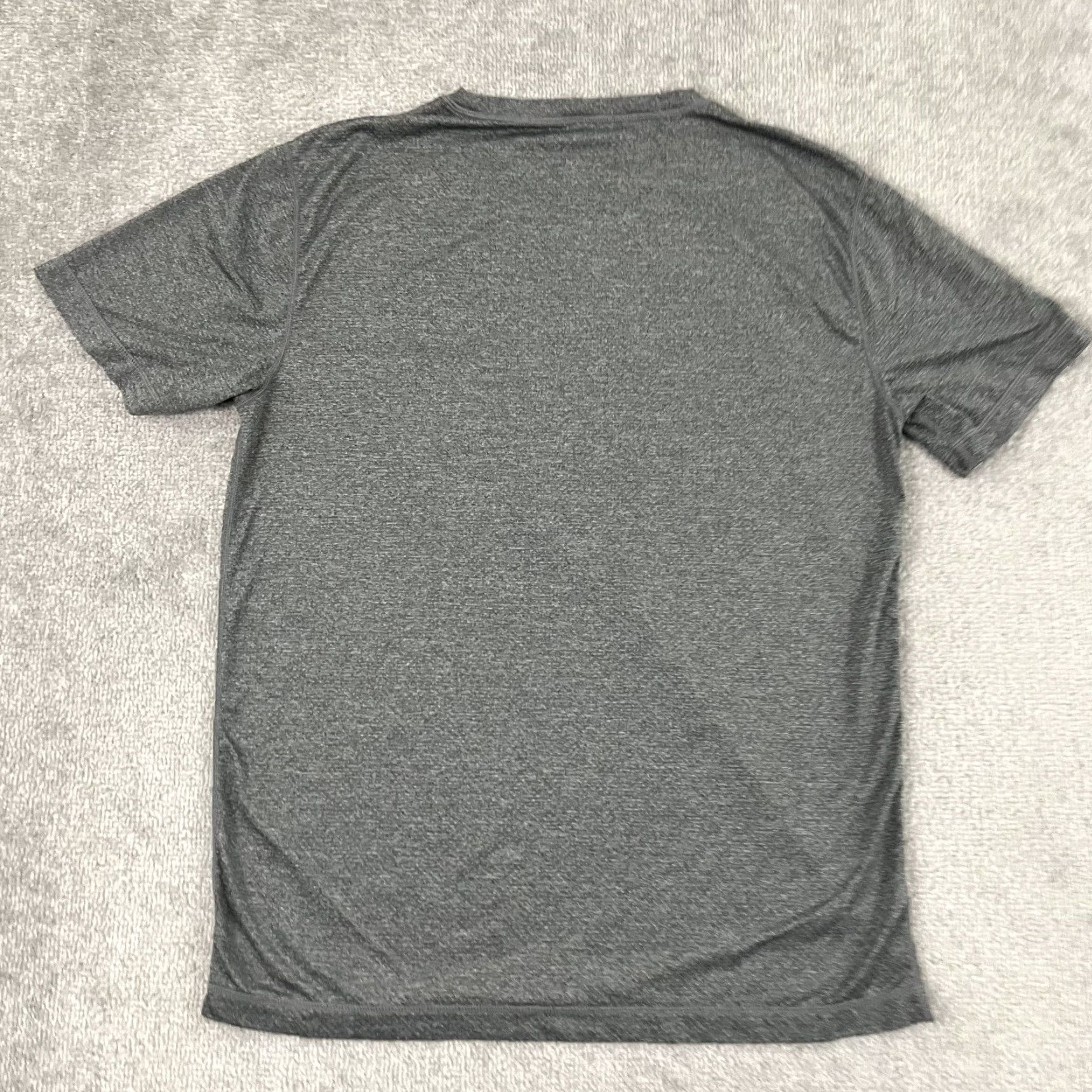 Vuori Vuori Shirt Mens L Gray Active Performance Pocket Tee Athletic Short Sleeve Fan Classic Outdoor Sports Shirt Size US L / EU 52-54 / 3 - 5 Thumbnail