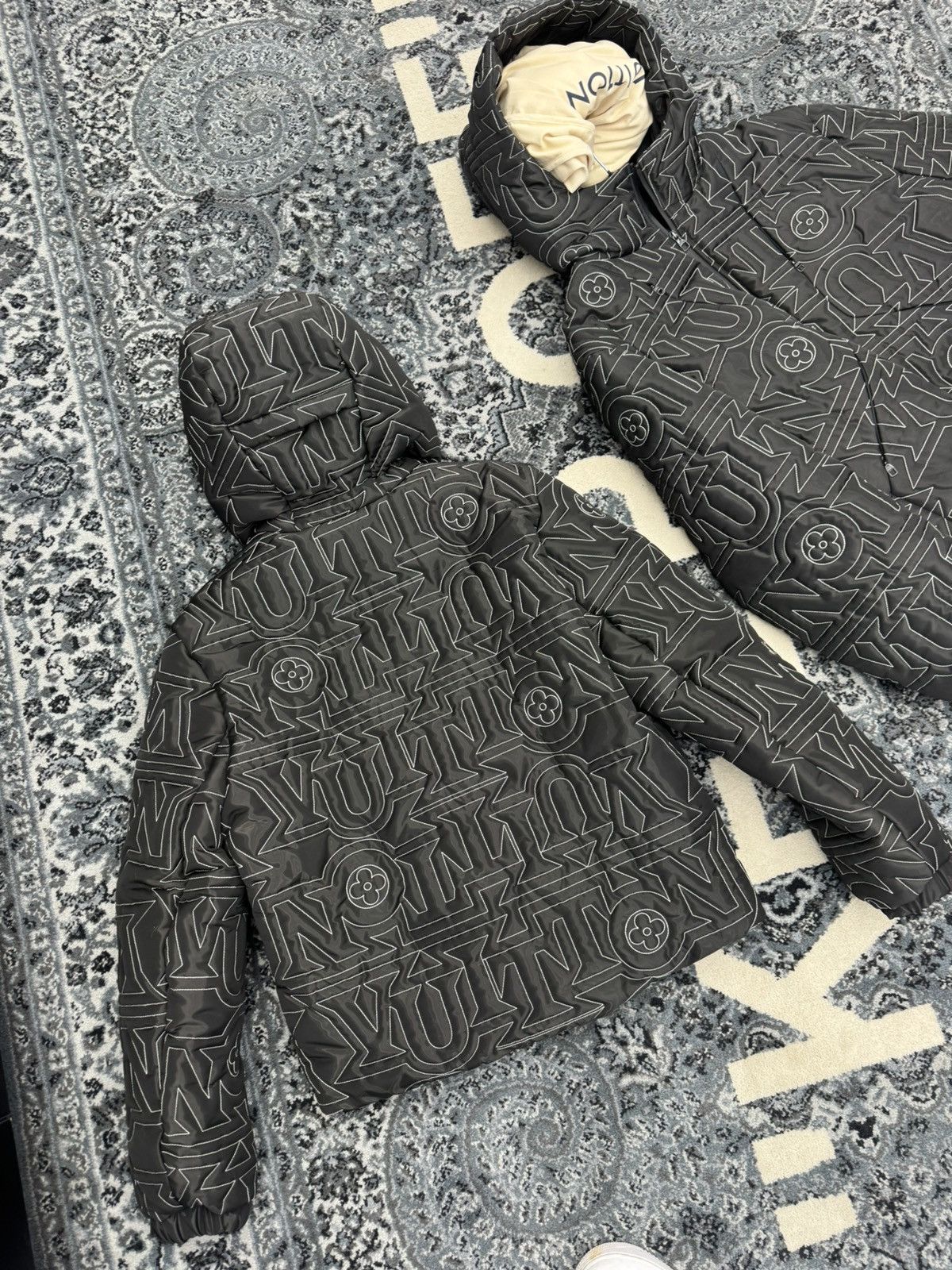 Louis Vuitton Louis Vuitton All over snow jacket Size US L / EU 52-54 / 3 - 5 Thumbnail