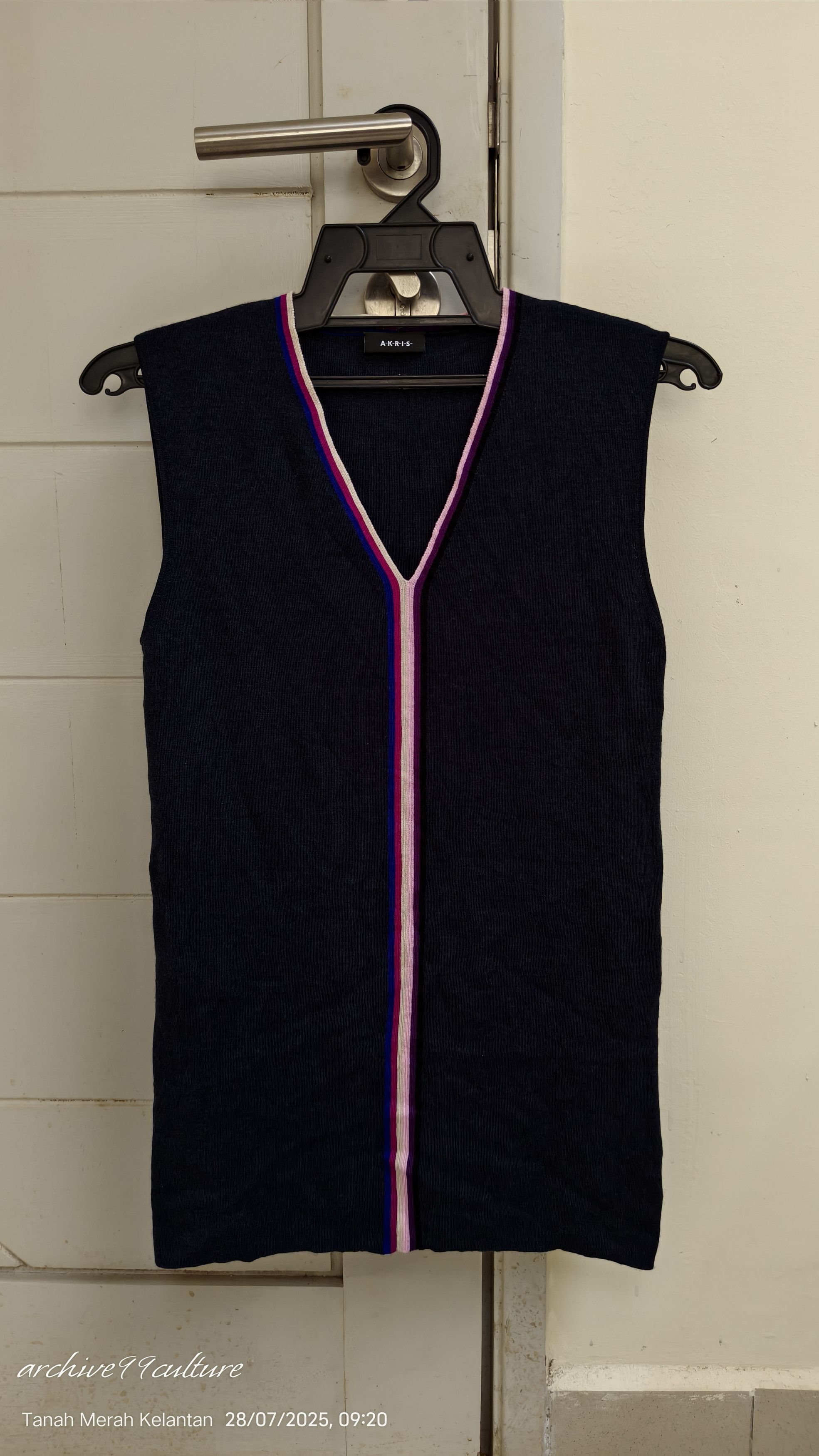 Akris Akris Wool V-neck sleeveless top Size M / US 6-8 / IT 42-44 - 1 Thumbnail