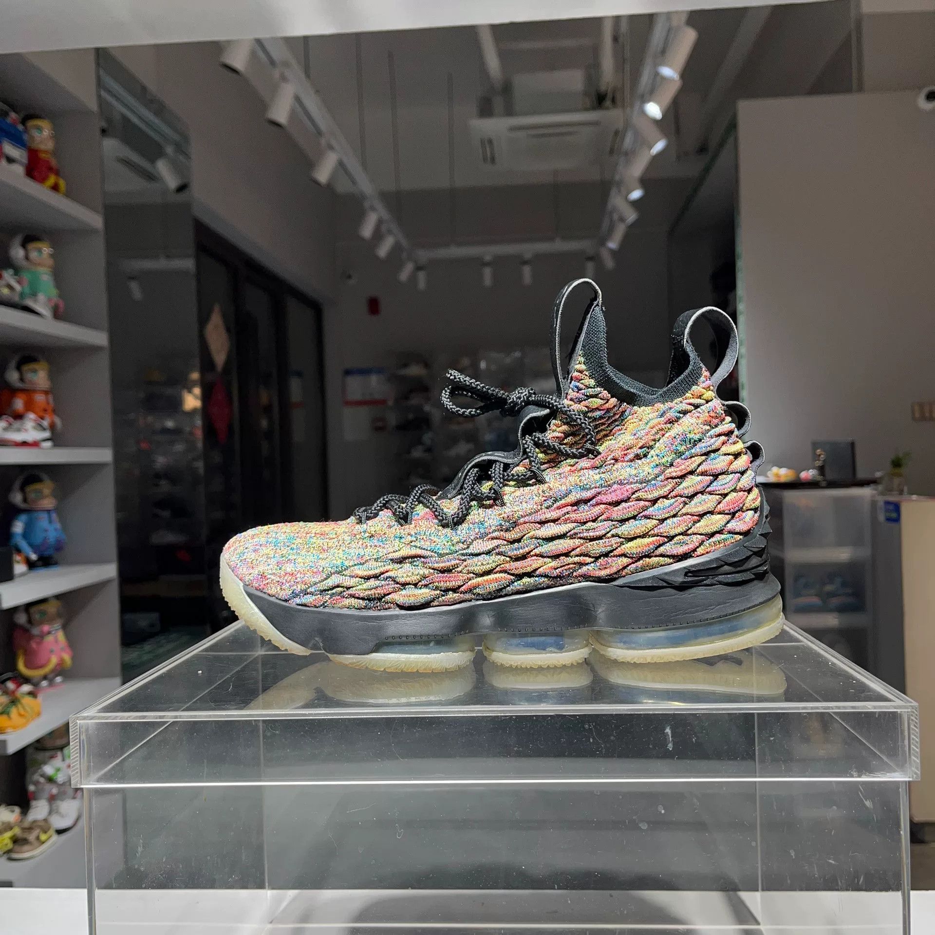 Nike Nike LEBRON Rainbow Multi Lowtop Sneakers 9 Men Size US 9 / EU 42 - 1 Thumbnail