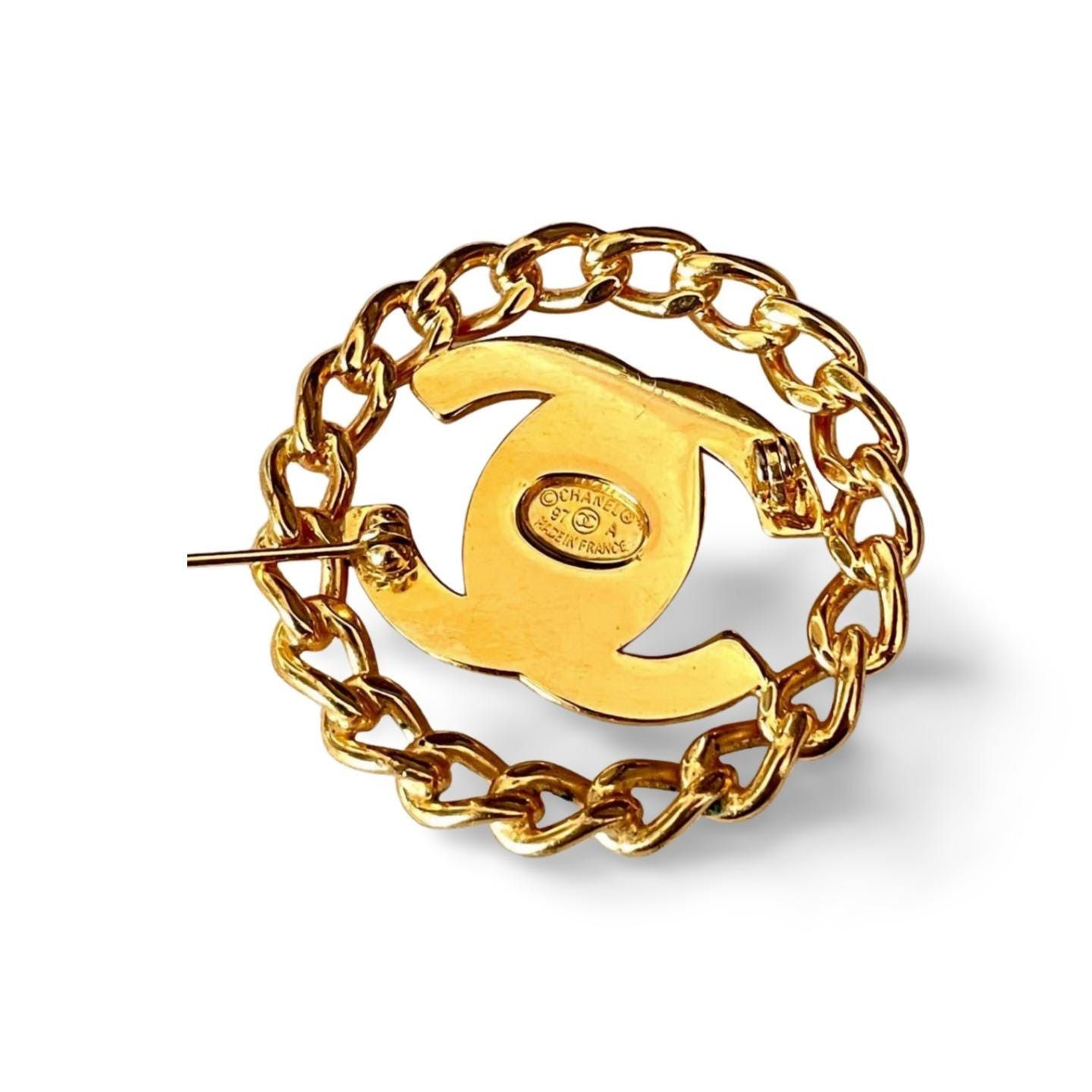 Chanel Vintage CHANEL golden chain frame turn lock CC pin brooch. Size ONE SIZE - 7 Thumbnail