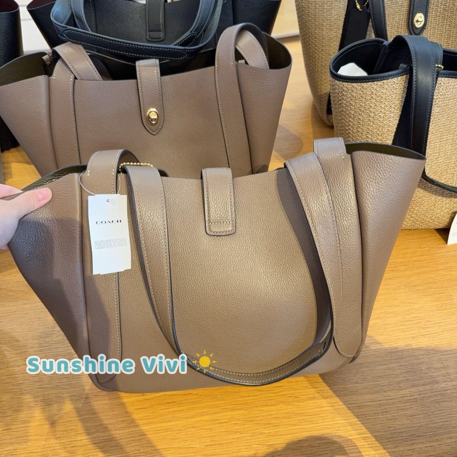 Coach NWT COACH Hadley Turnlock Tote Bag Leather CAL17 Dark Stone Size ONE SIZE - 4 Thumbnail