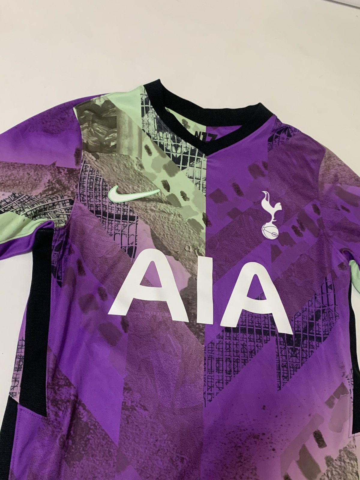 Nike Tottenham 2021/22 Medium Purple Third Shirt x Shorts Size US M / EU 48-50 / 2 - 4 Thumbnail
