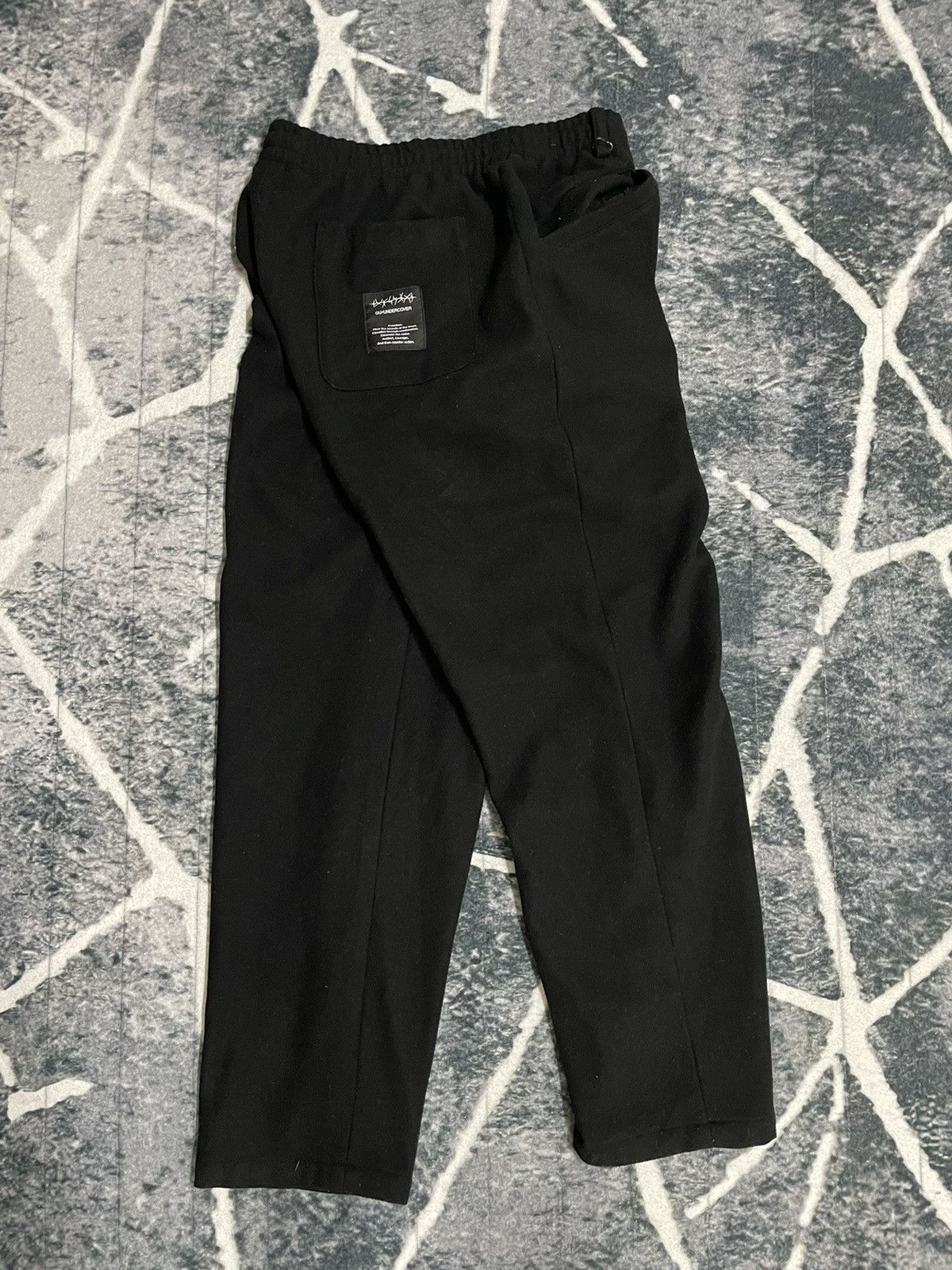 Designer × Japanese Brand × Undercover GU X Undercover Sweatpants Size US 33 - 1 Thumbnail