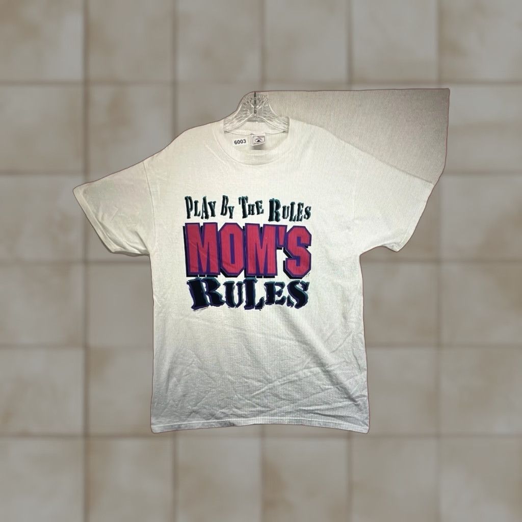 Gildan VINTAGE 90s Mom's Rules T-Shirt Unisex Adults Large White Graphic Print Humor Dad Jokes Casual Size US L / EU 52-54 / 3 - 1 Thumbnail