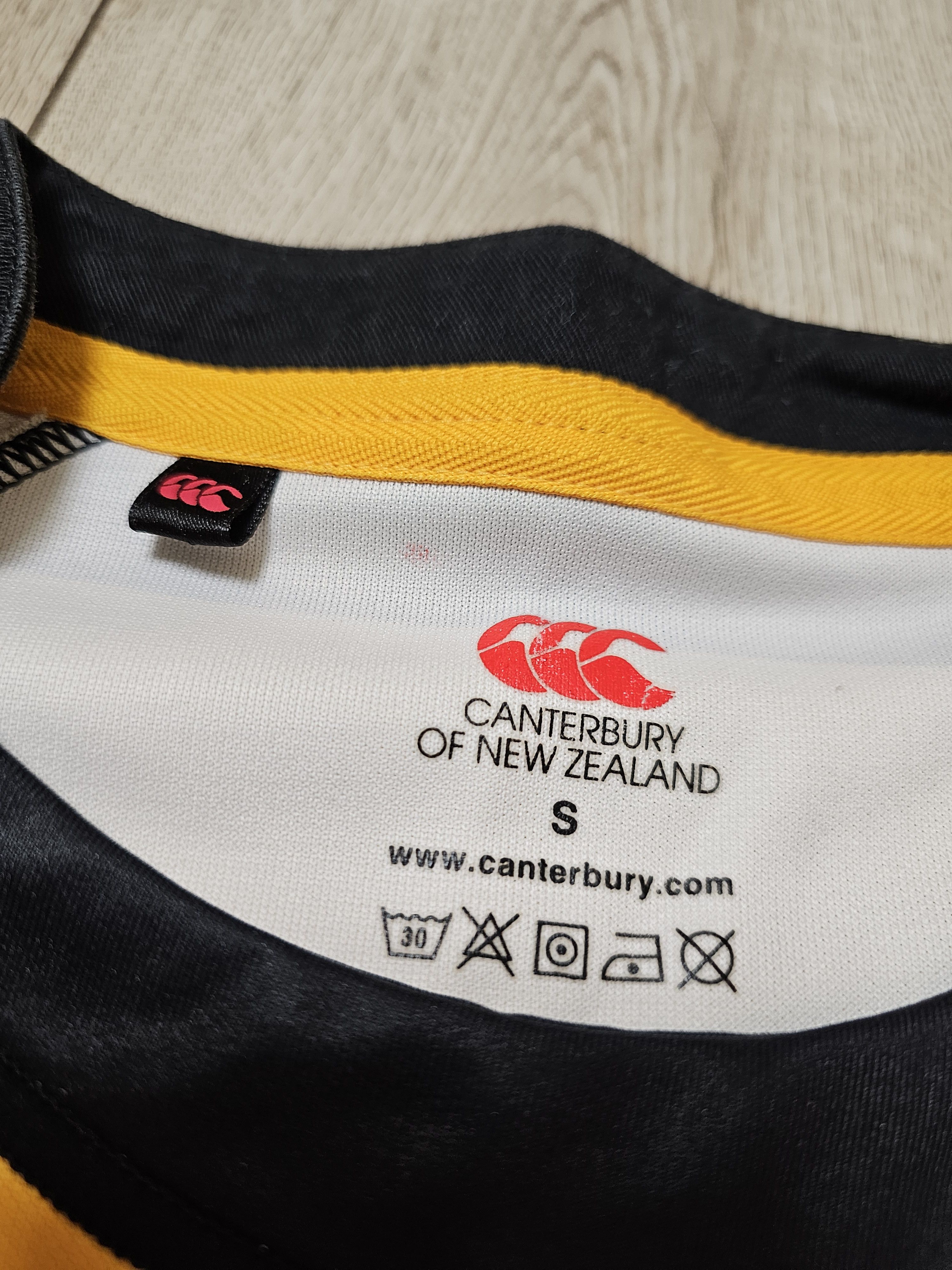 Canterbury of New Zealand LONDON WASPS RUGBY JERSEY RUGBY SHIRT ENGLAND RUGBY JERSEY Size US S / EU 44-46 / 1 - 5 Thumbnail