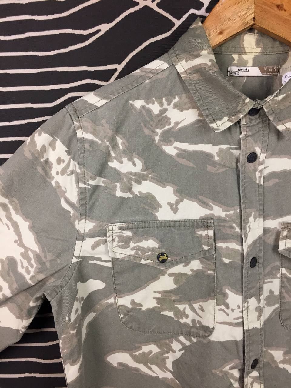 Bershka Bershka Tiger Stripe Camouflage Snap Button Overshirt Size US S / EU 44-46 / 1 - 4 Thumbnail