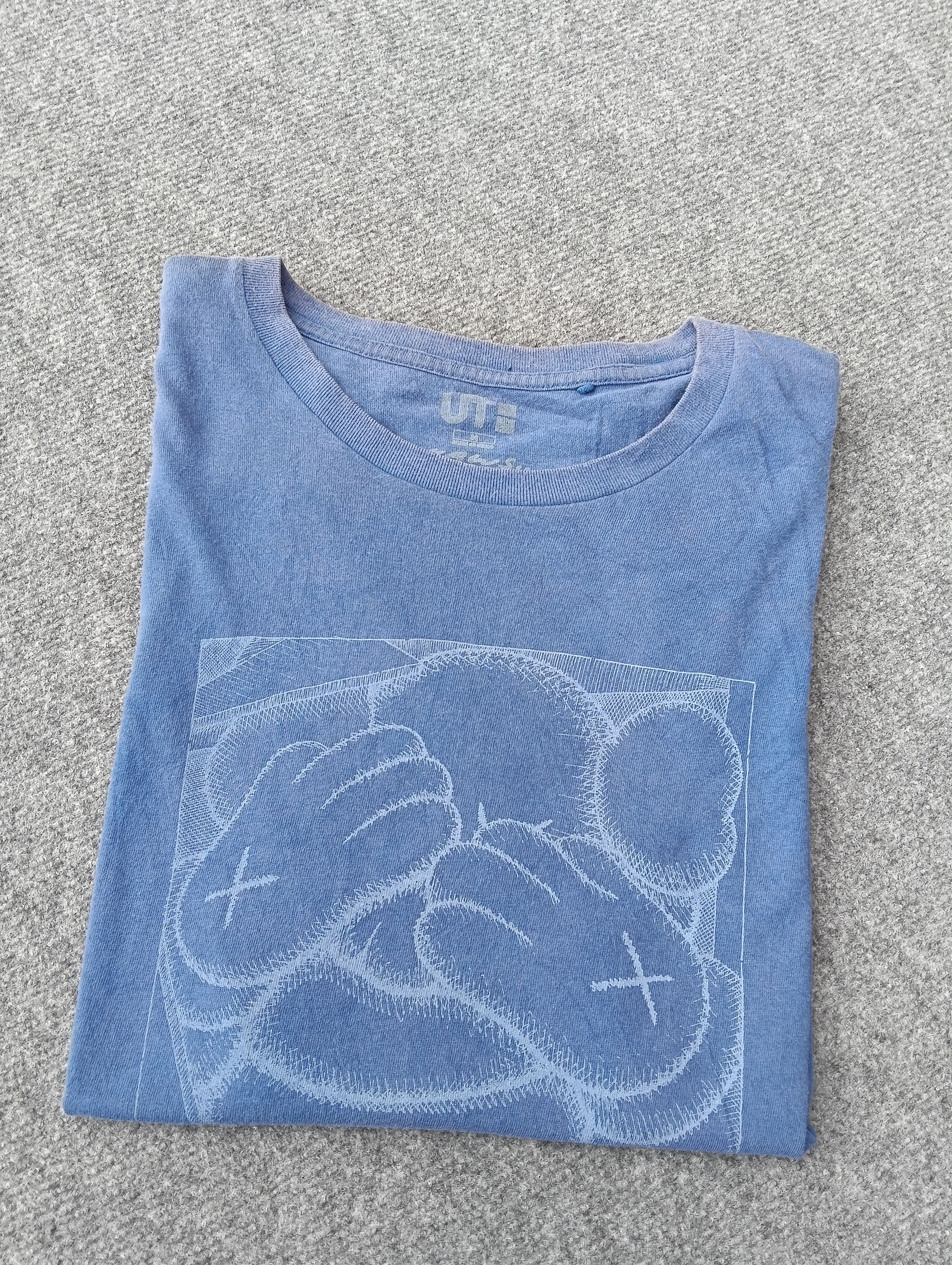 Kaws × Uniqlo KAWS X UNIQLO T-SHIRT. Size US M / EU 48-50 / 2 - 8 Thumbnail